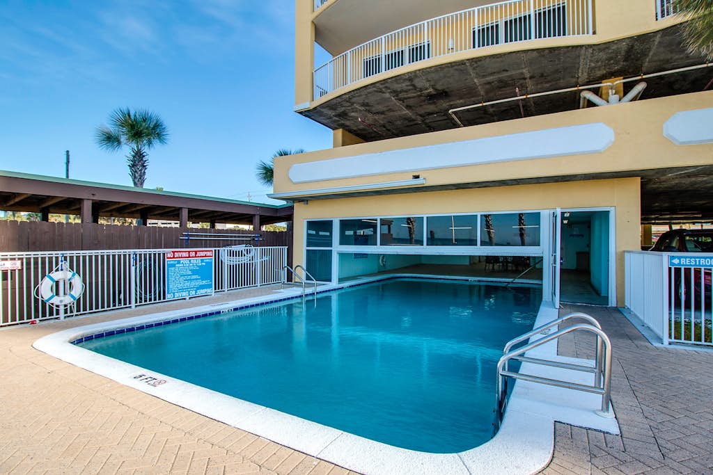 Waterfront condo in a resort setting w/ shared pools, hot tub, & beach access