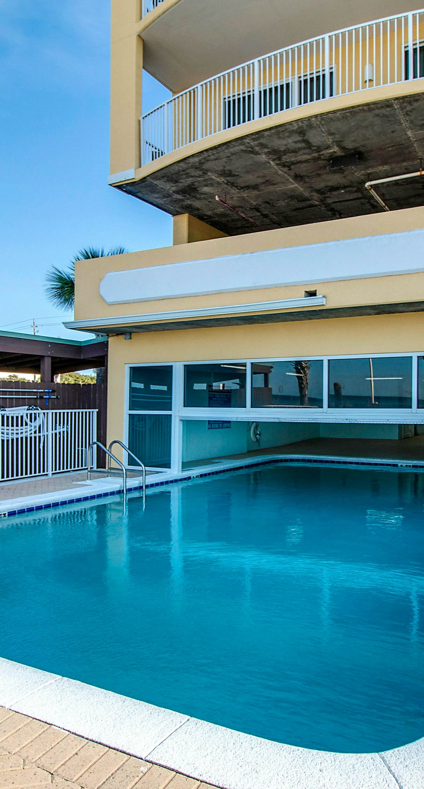 Waterfront condo in a resort setting w/ shared pools, hot tub, & beach access