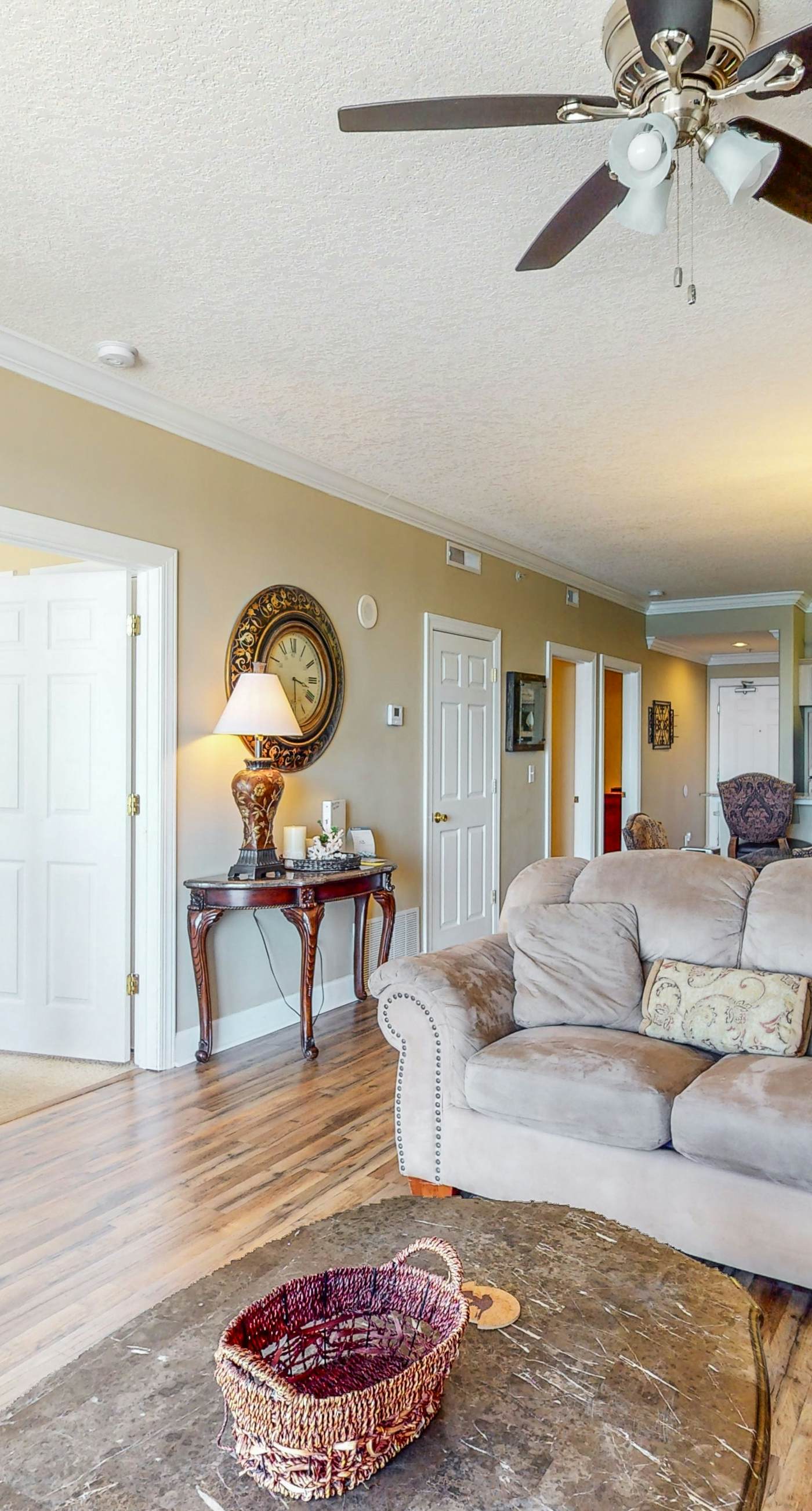 Waterfront condo in a resort setting w/ shared pools, hot tub, & beach access