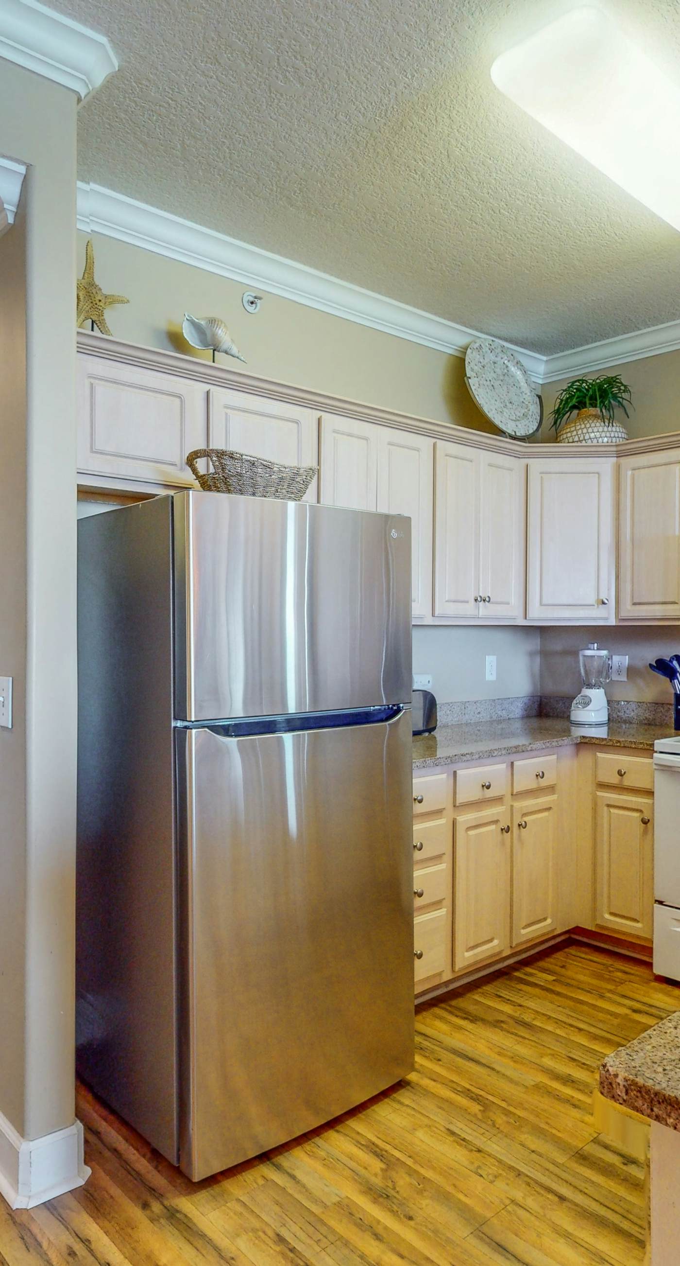 Waterfront condo in a resort setting w/ shared pools, hot tub, & beach access