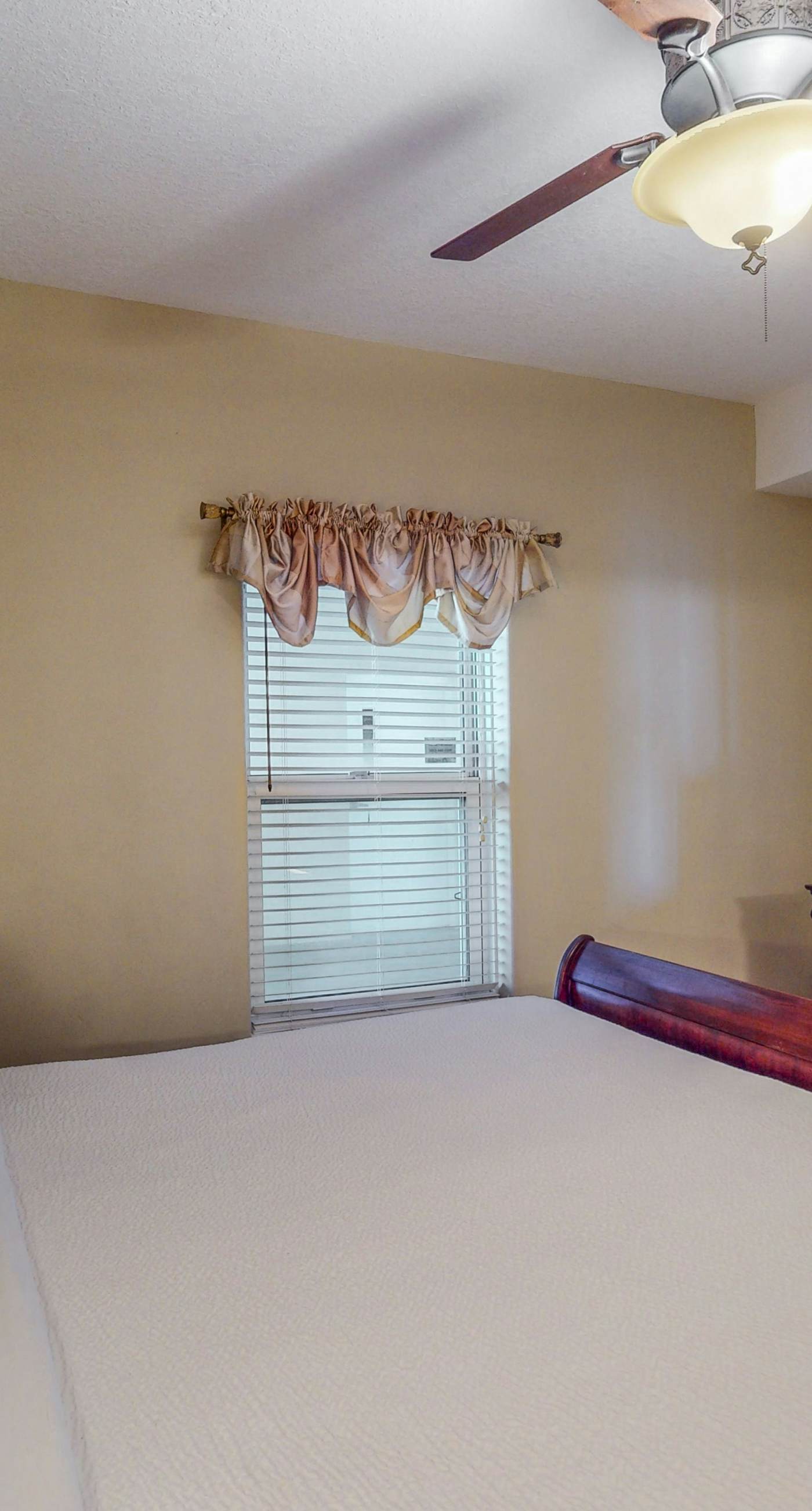 Waterfront condo in a resort setting w/ shared pools, hot tub, & beach access