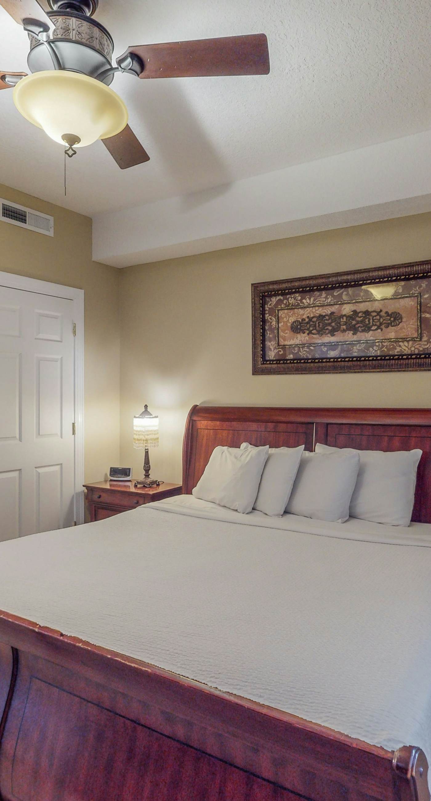 Waterfront condo in a resort setting w/ shared pools, hot tub, & beach access