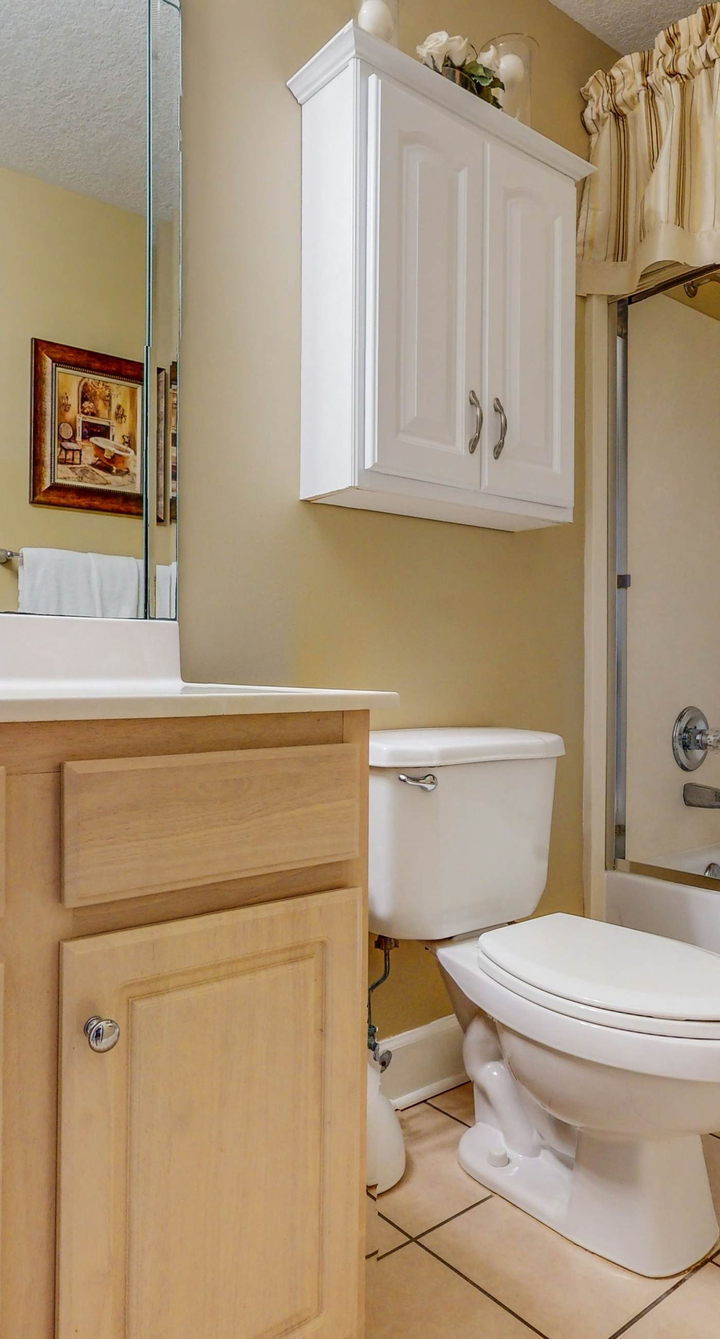 Waterfront condo in a resort setting w/ shared pools, hot tub, & beach access