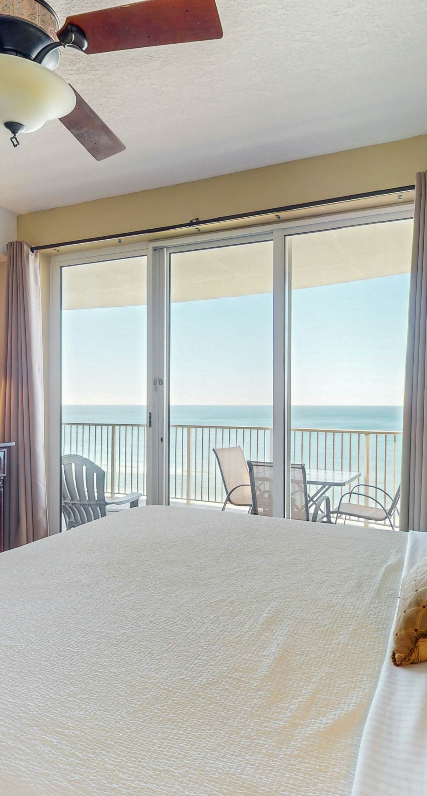 Waterfront condo in a resort setting w/ shared pools, hot tub, & beach access