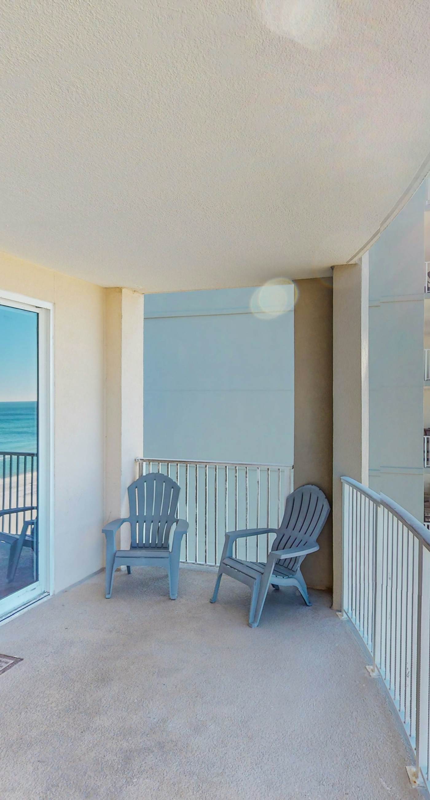 Waterfront condo in a resort setting w/ shared pools, hot tub, & beach access