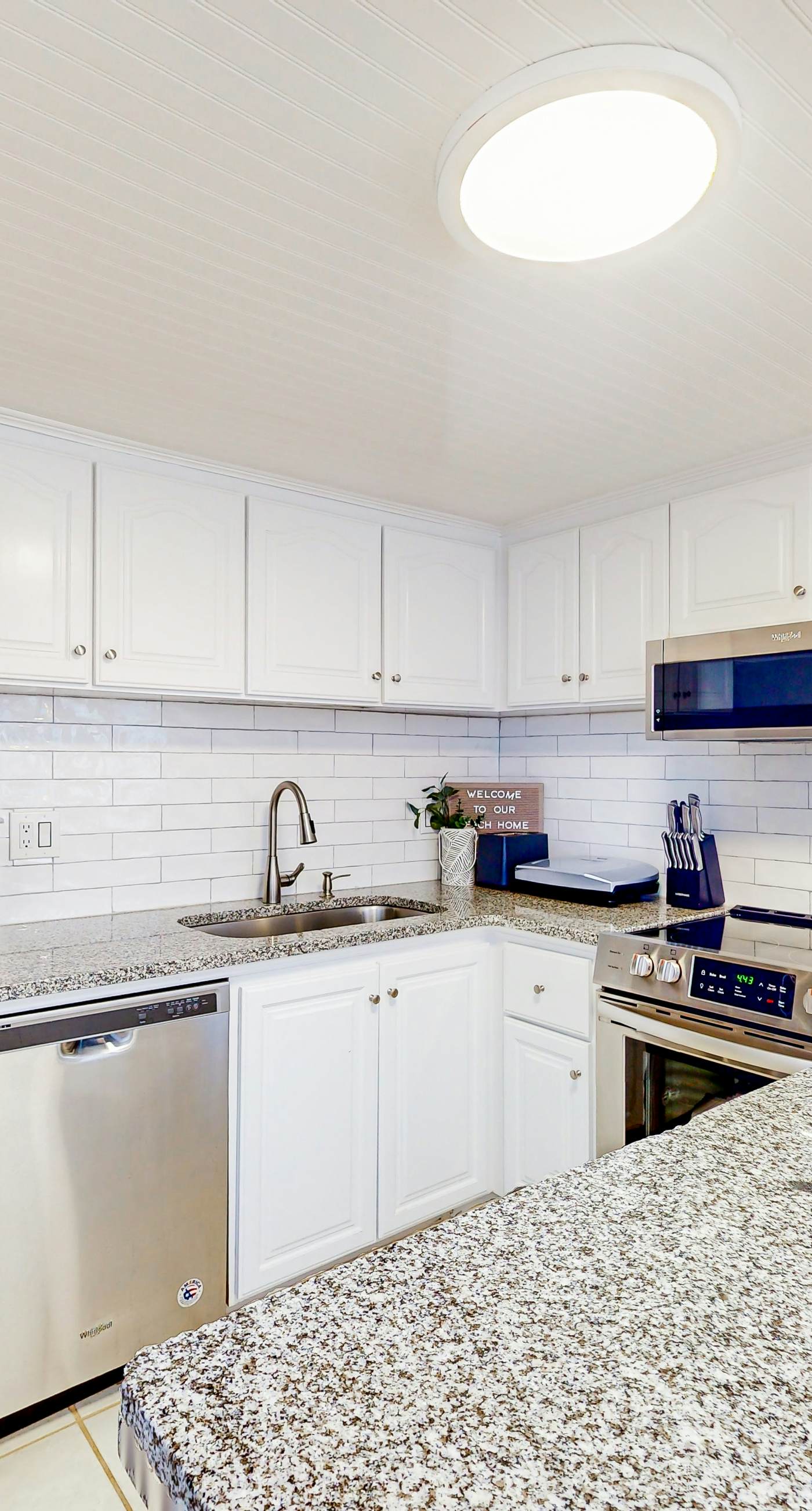 Gulf & lake view condo in beachfront resort with pool, tennis & saunas