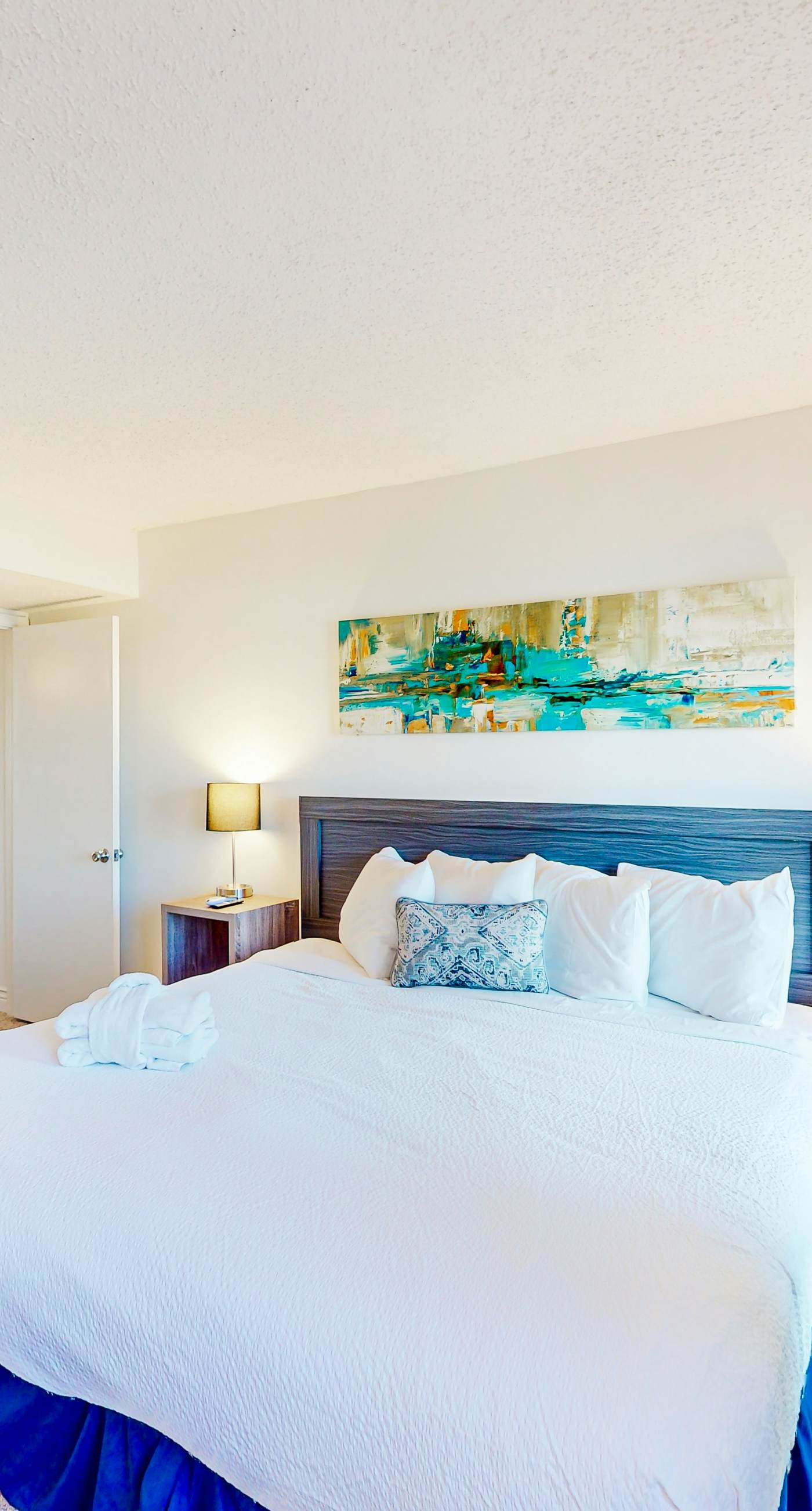 Gulf & lake view condo in beachfront resort with pool, tennis & saunas