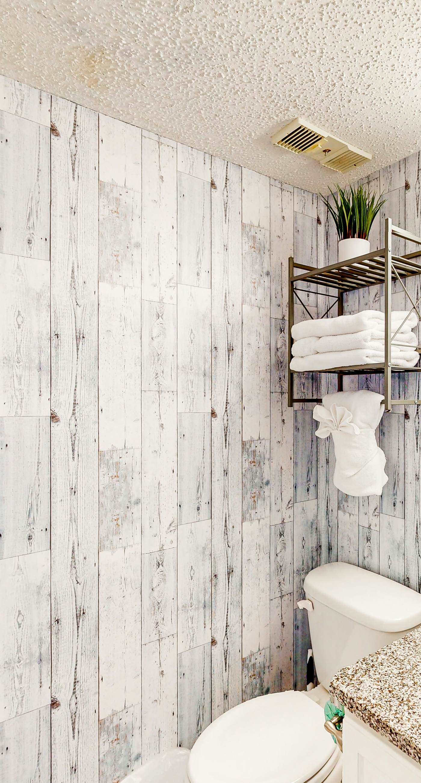 Gulf & lake view condo in beachfront resort with pool, tennis & saunas