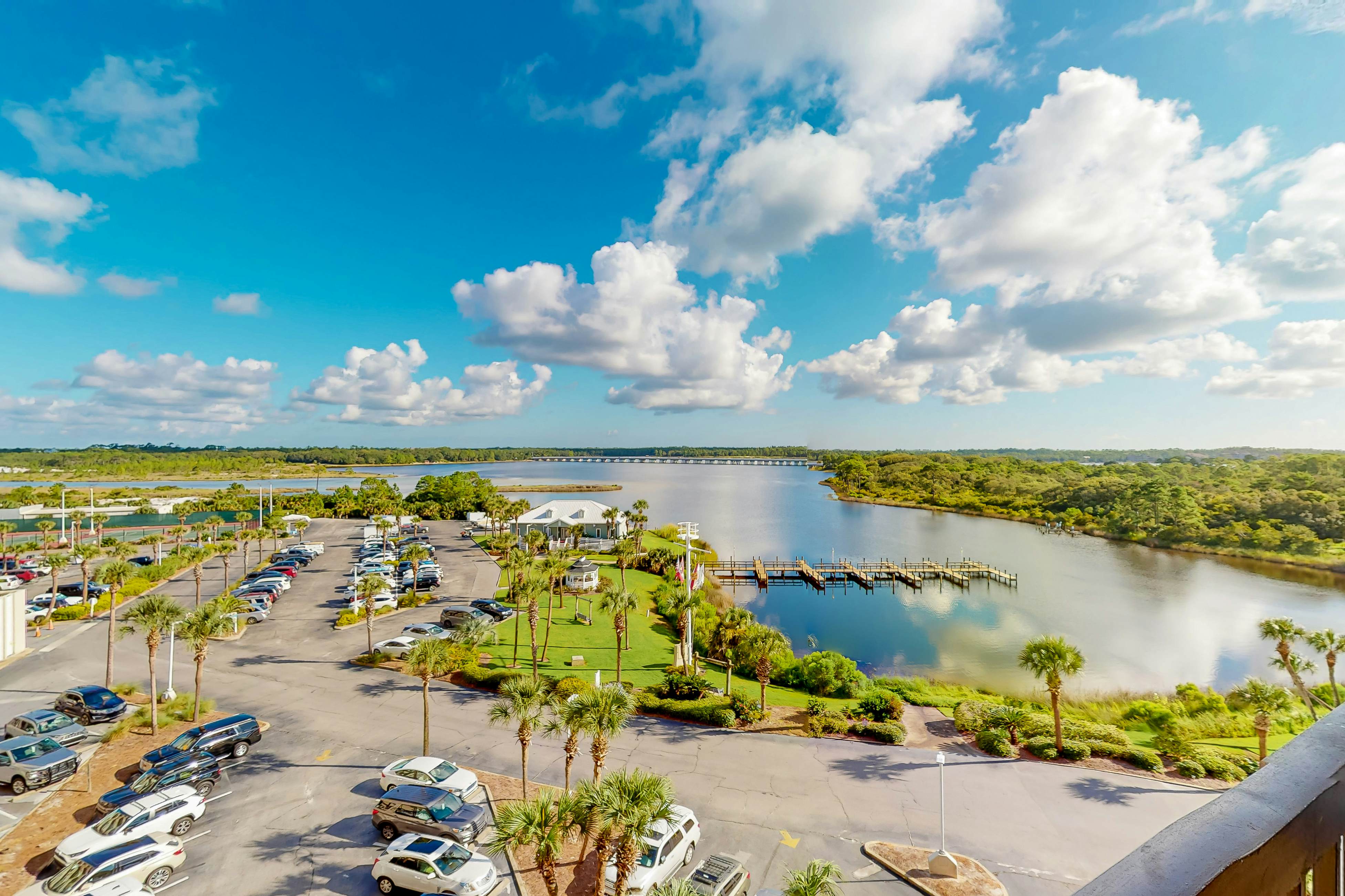 Beachfront condo in gated resort with pools, lake access, fast WiFi & patio