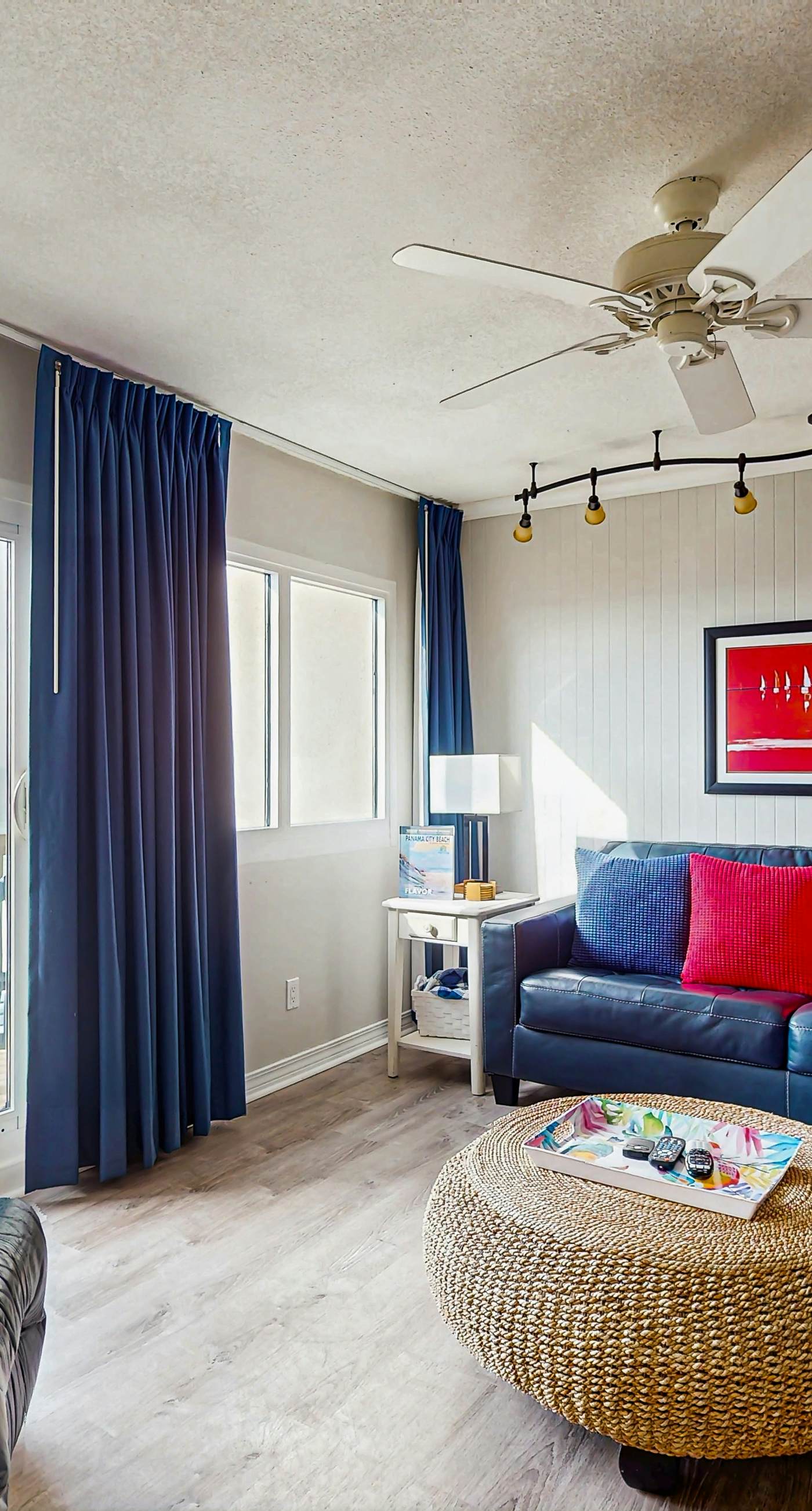 Gorgeous beachfront condo, shared pool and beach access