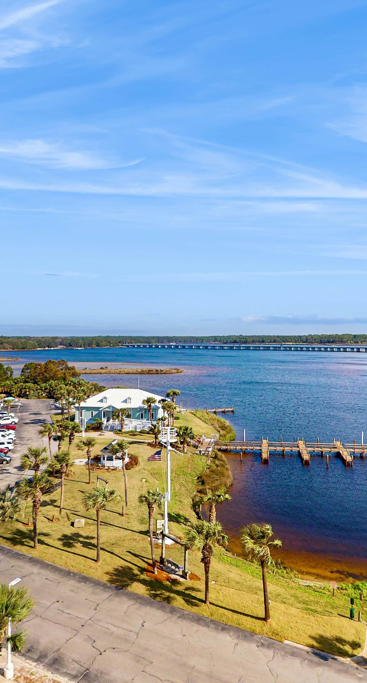 Gorgeous beachfront condo, shared pool and beach access