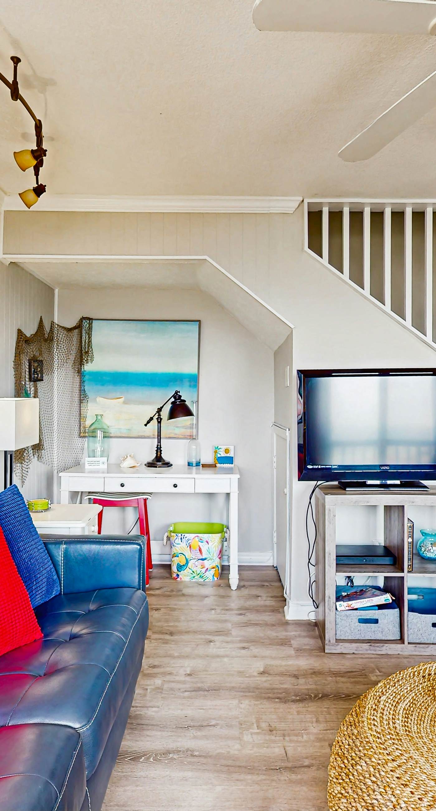 Gorgeous beachfront condo, shared pool and beach access