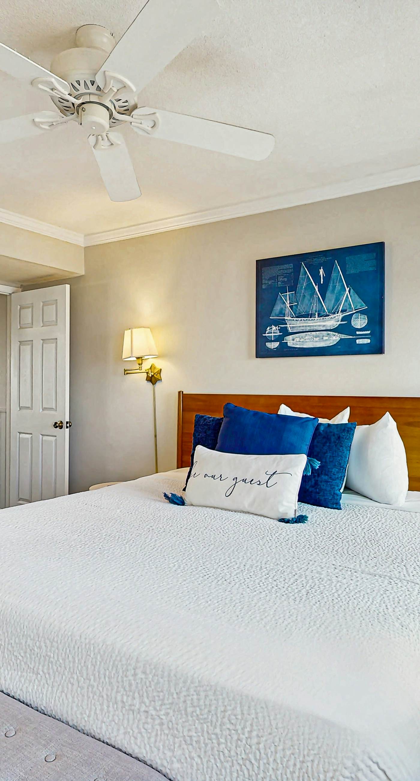 Gorgeous beachfront condo, shared pool and beach access