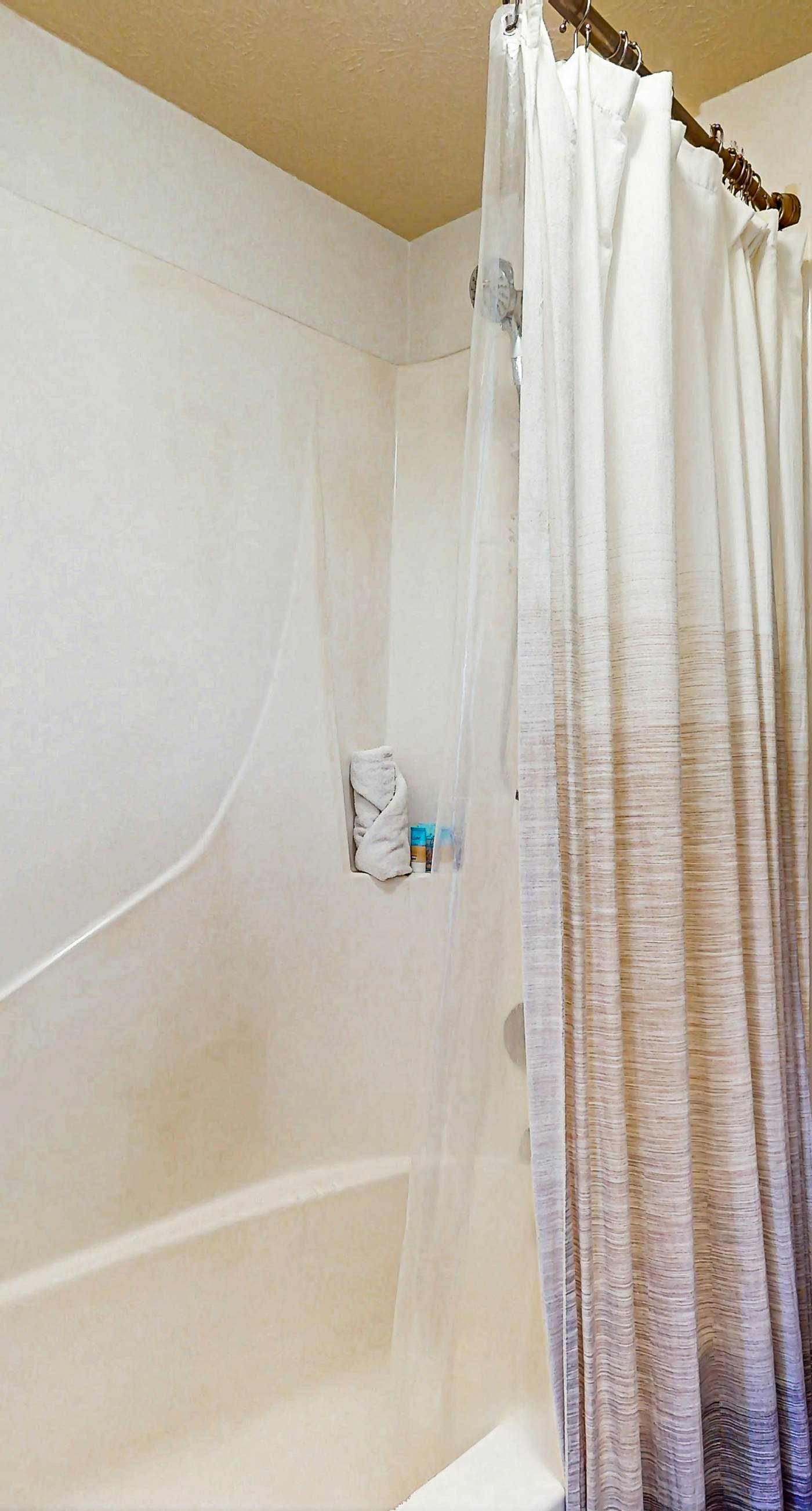 Gorgeous beachfront condo, shared pool and beach access