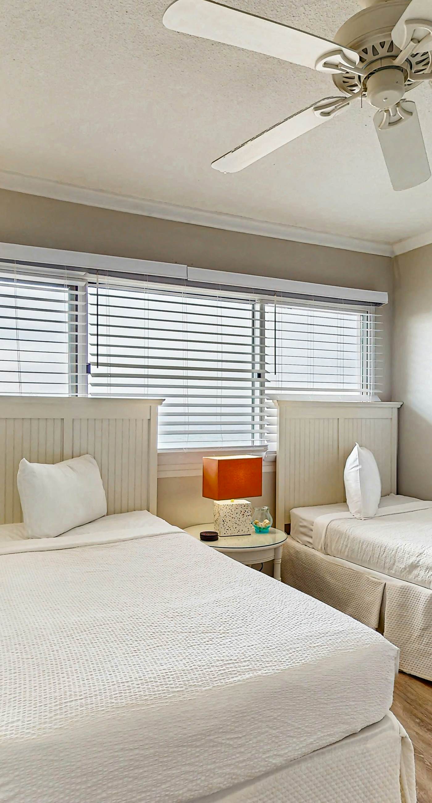 Gorgeous beachfront condo, shared pool and beach access