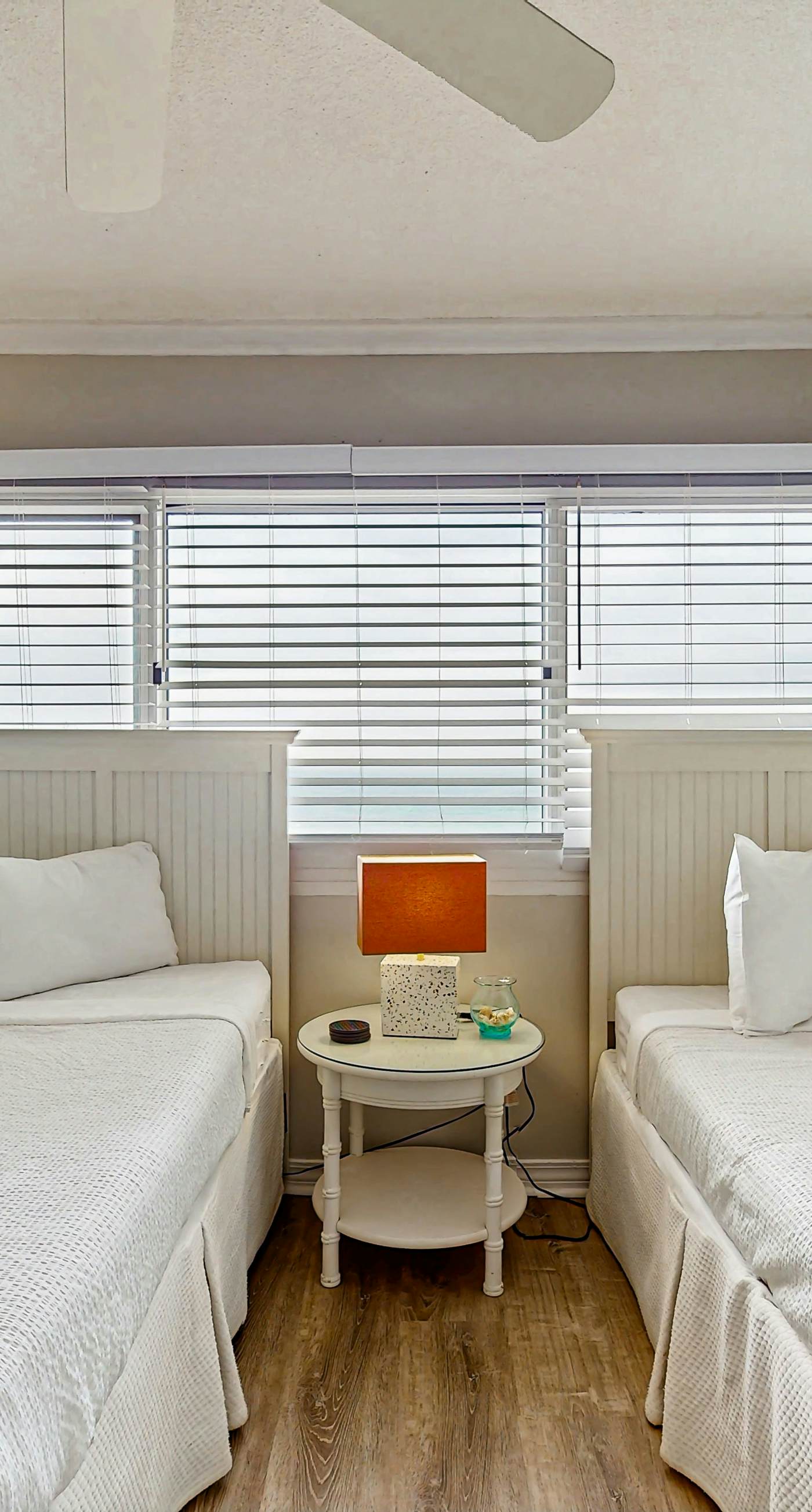 Gorgeous beachfront condo, shared pool and beach access