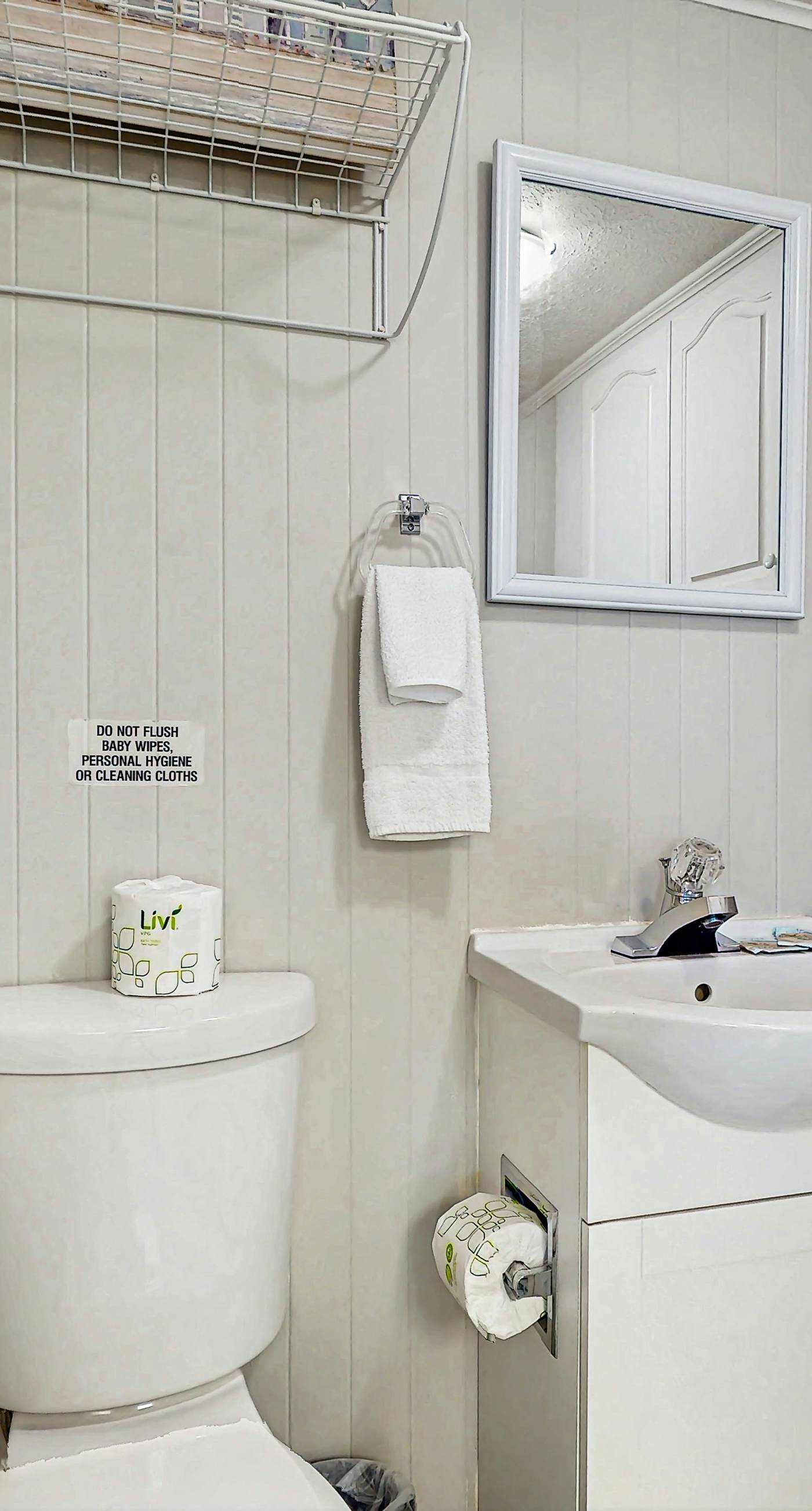 Gorgeous beachfront condo, shared pool and beach access