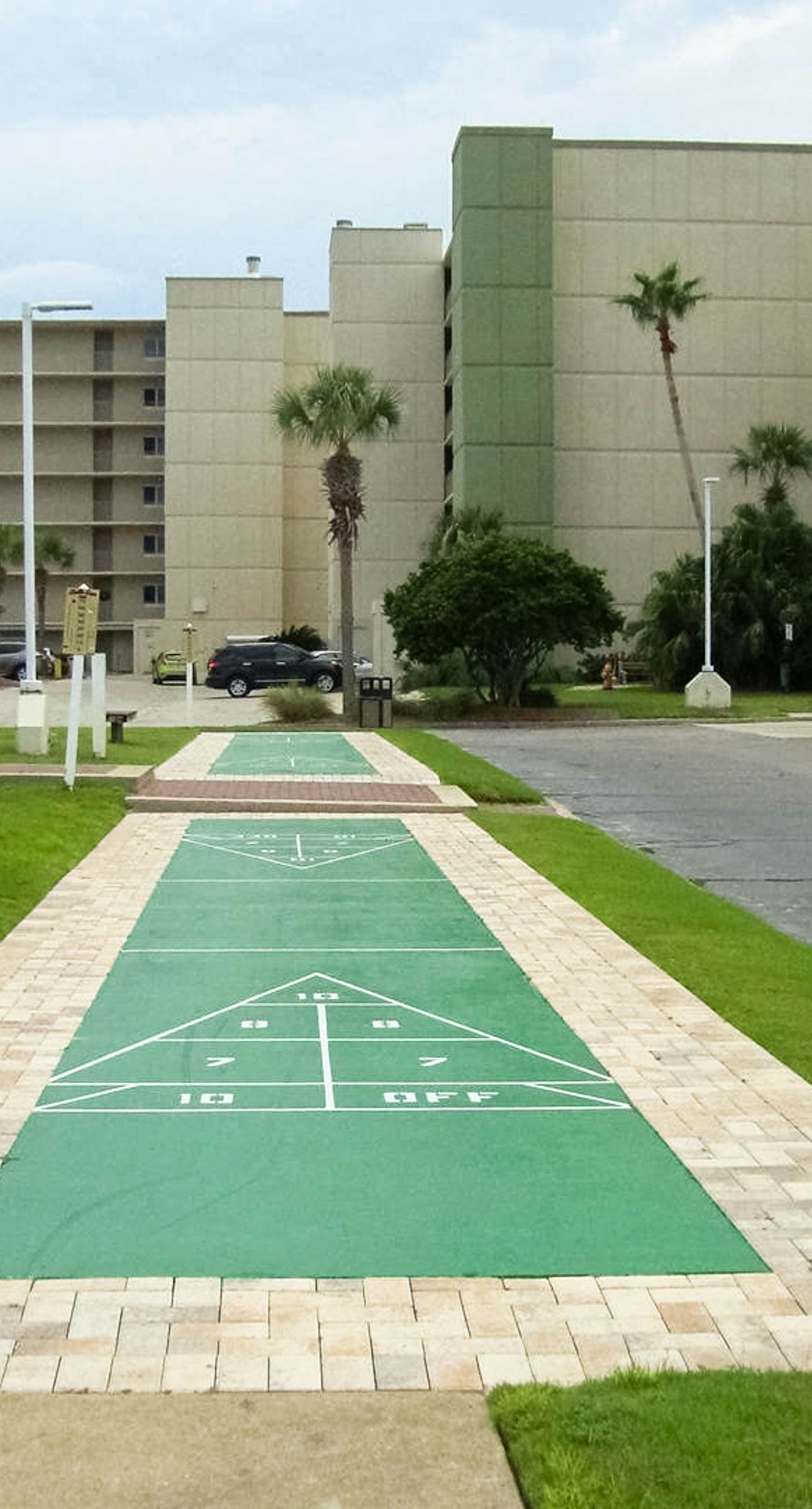 Gorgeous beachfront condo, shared pool and beach access