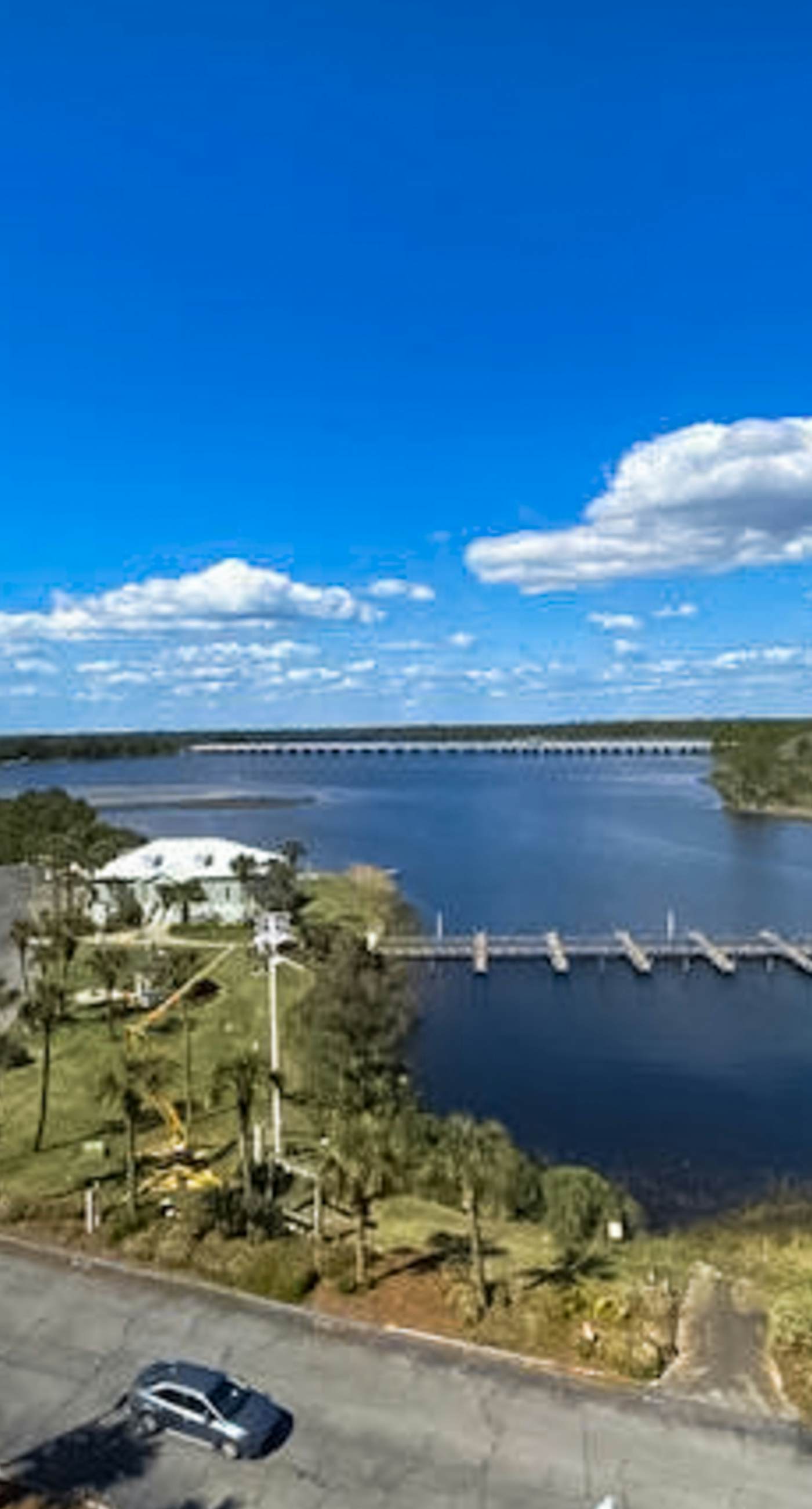 Gorgeous beachfront condo, shared pool and beach access