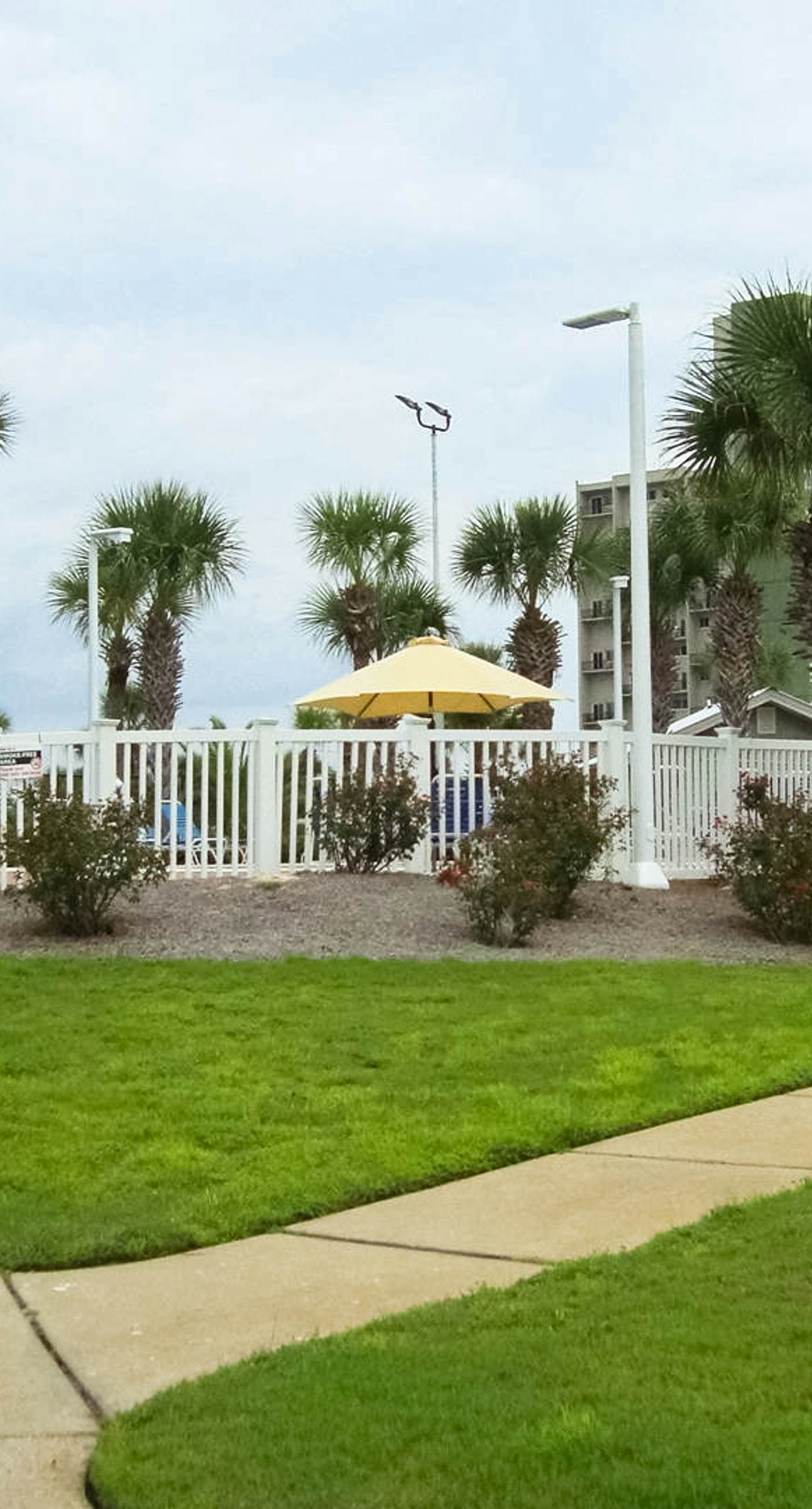 Gorgeous beachfront condo, shared pool and beach access