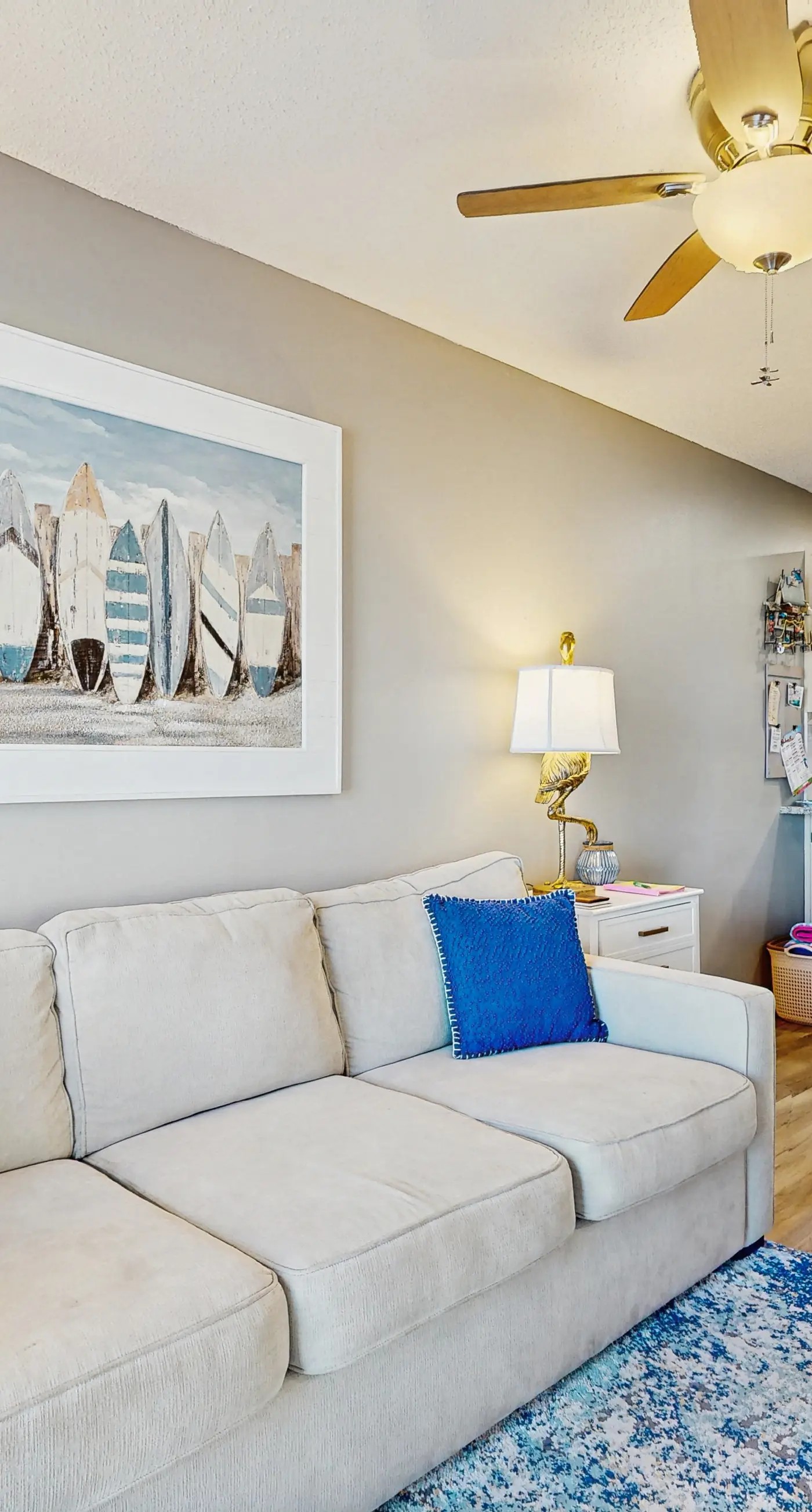 Cozy coastal condo with a shared pool and close to the beach