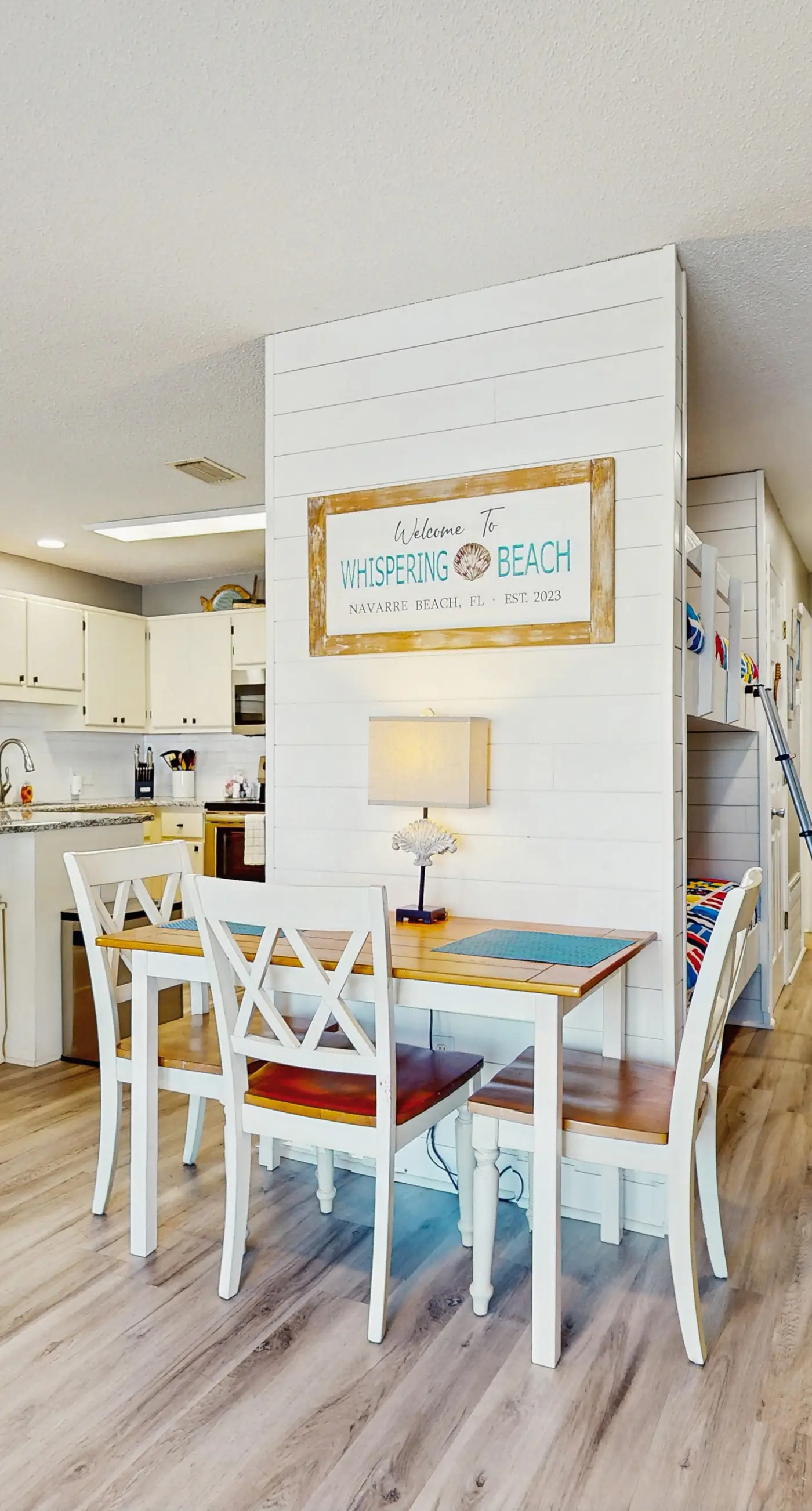 Cozy coastal condo with a shared pool and close to the beach