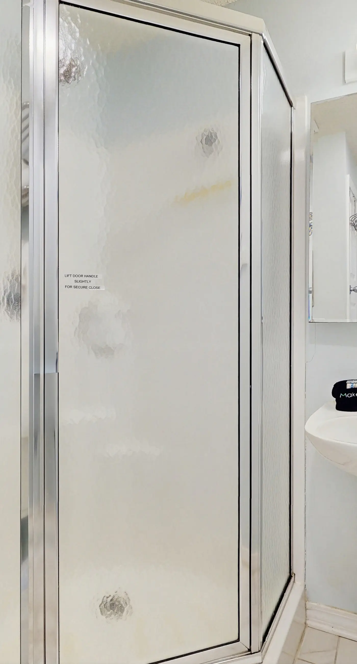 Cozy coastal condo with a shared pool and close to the beach