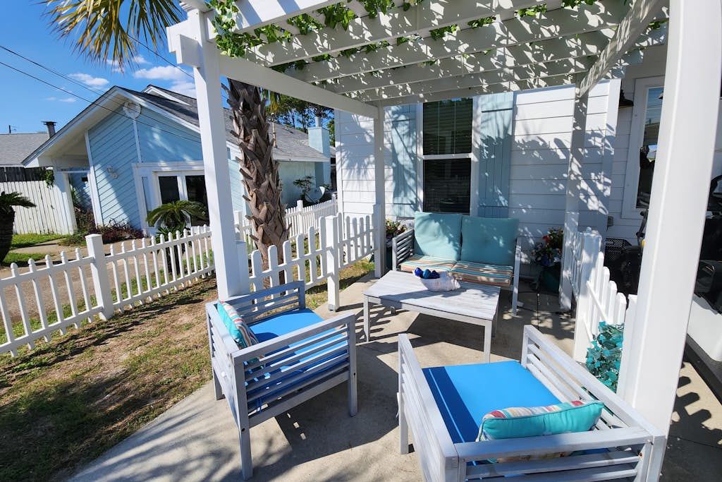 2-story house near the beach with grill, washer/dryer, streaming, & central AC