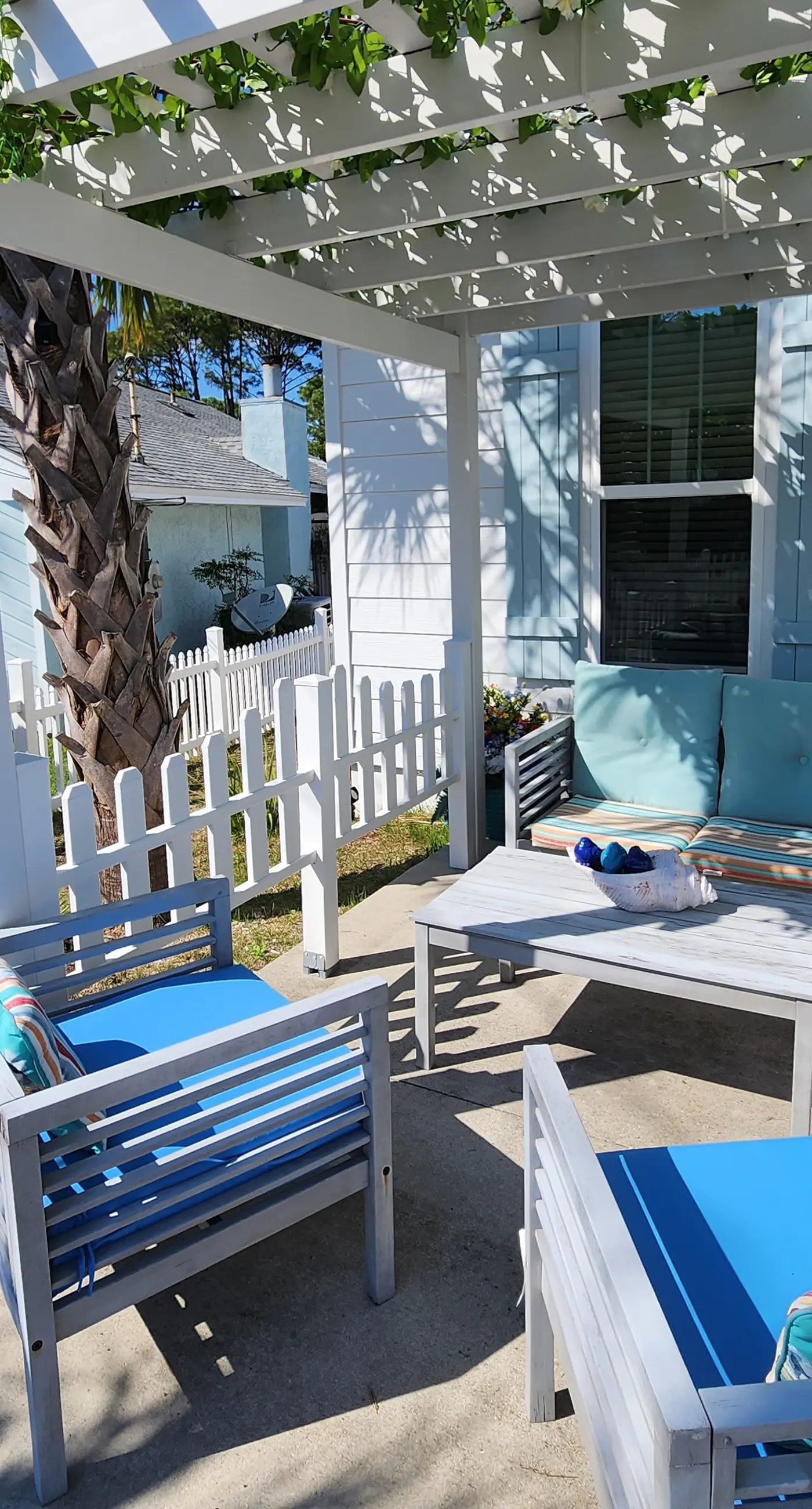 2-story house near the beach with grill, washer/dryer, streaming, & central AC