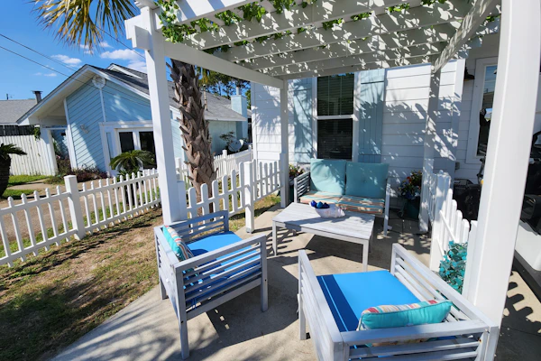 2-story house near the beach with grill, washer/dryer, streaming, & central AC
