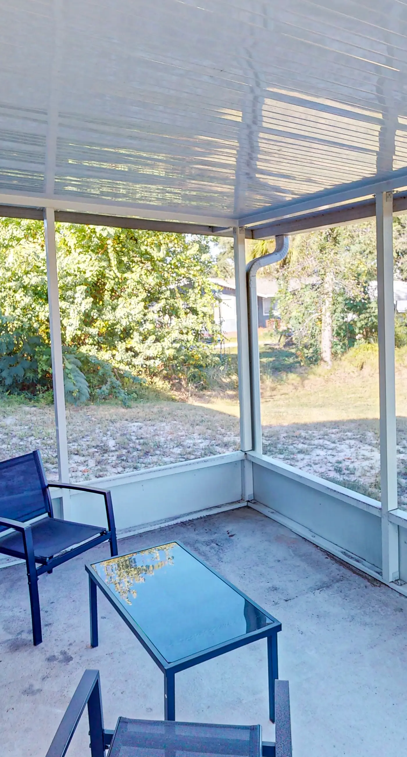 Sunlit dog-friendly Gulf retreat with patio, W&D - moments from beaches & parks