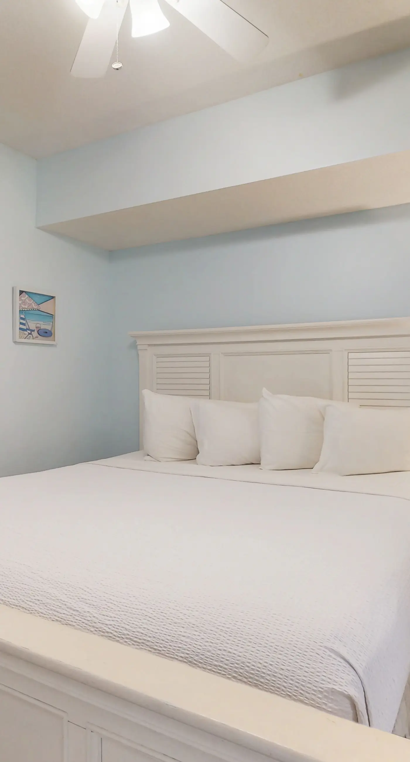 Gorgeous condo with private balcony, shared pool & beach access