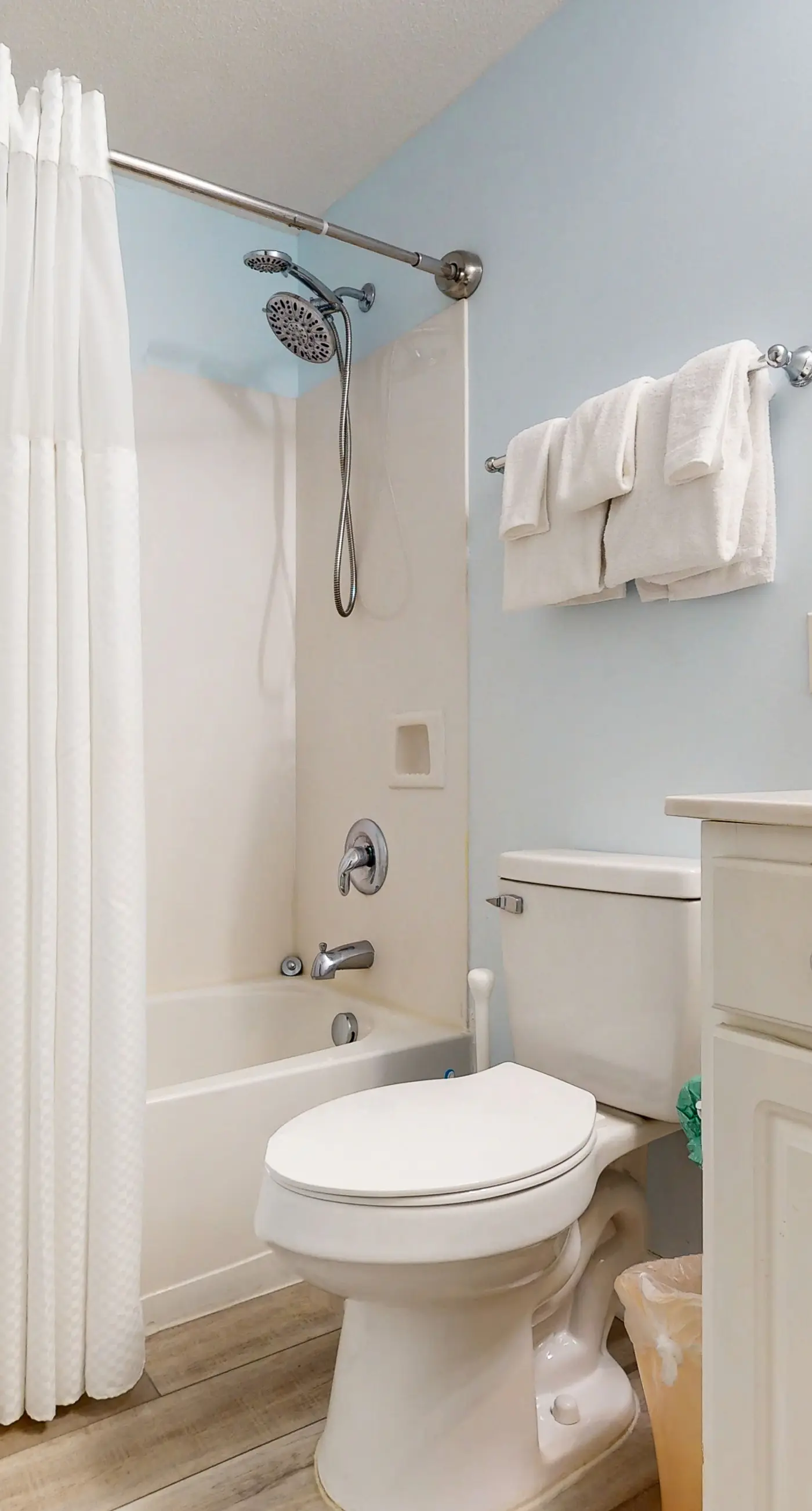 Gorgeous condo with private balcony, shared pool & beach access