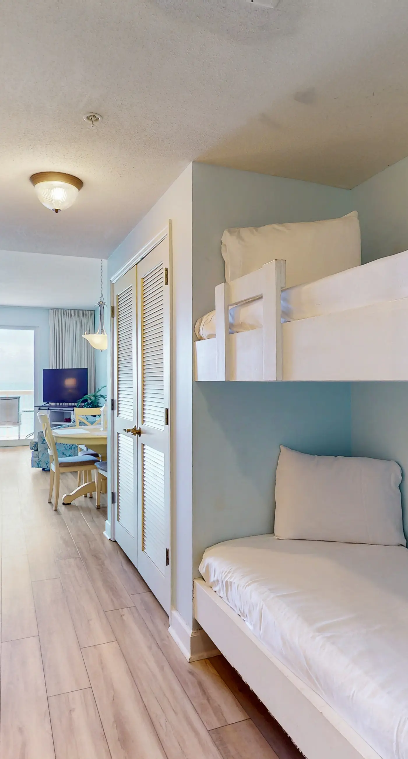 Gorgeous condo with private balcony, shared pool & beach access