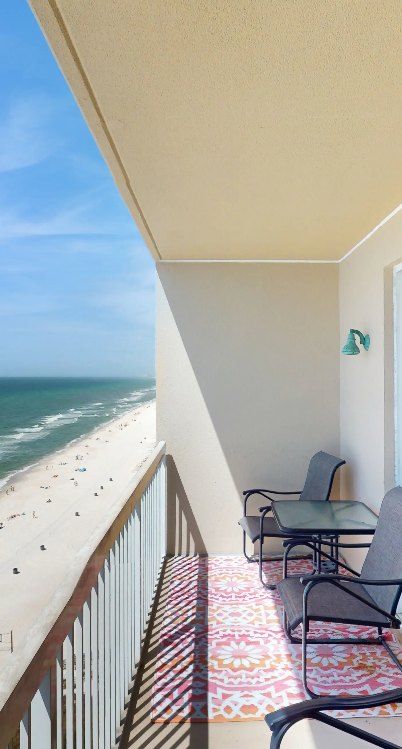 Gorgeous condo with private balcony, shared pool & beach access