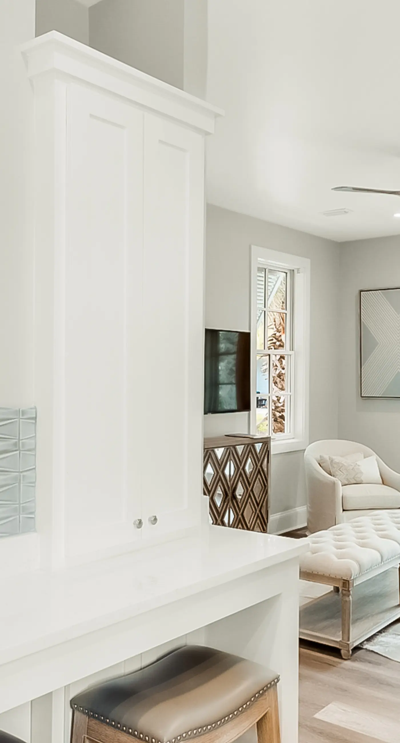 Charming beachfront getaway with a pool & sports courts - Snowbird-friendly