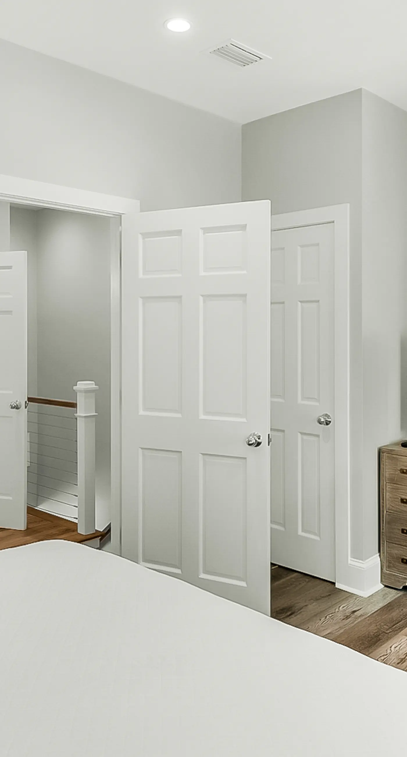 Charming beachfront getaway with a pool & sports courts - Snowbird-friendly