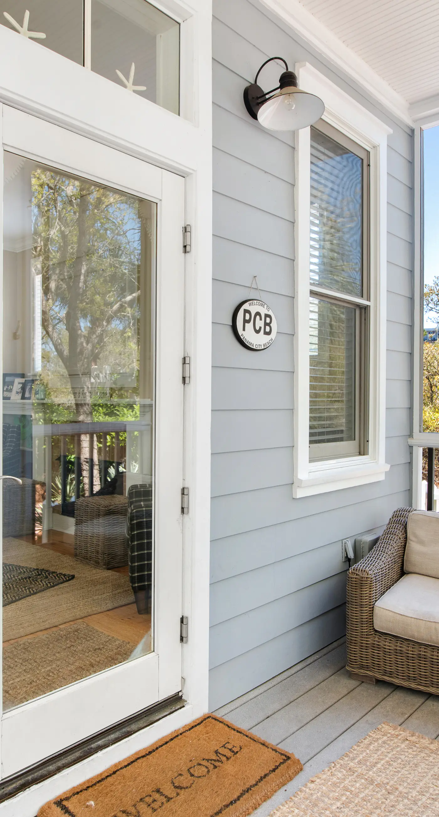 Beautiful, dog-friendly home with shared pools & complimentary beach chairs