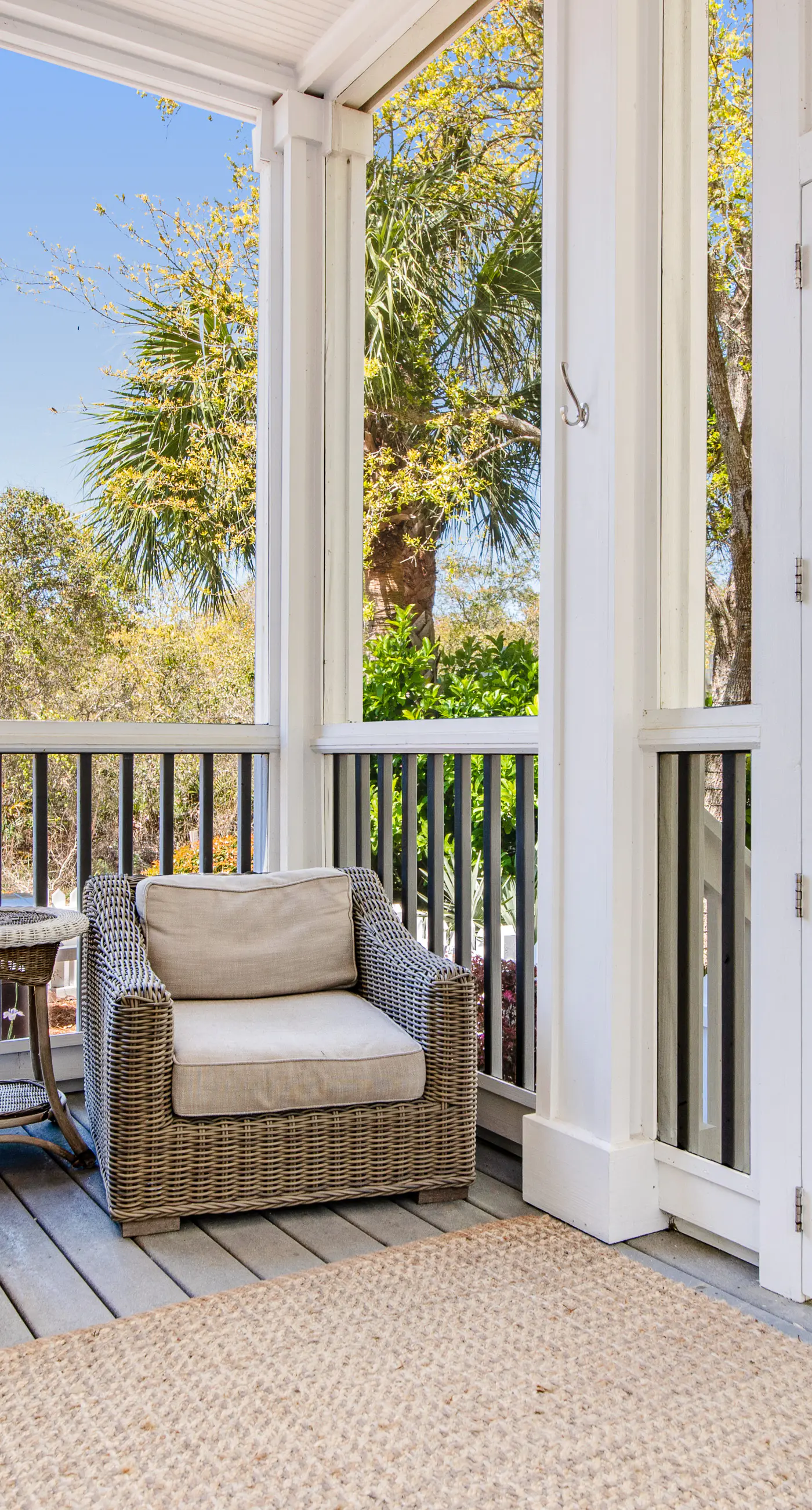 Beautiful, dog-friendly home with shared pools & complimentary beach chairs