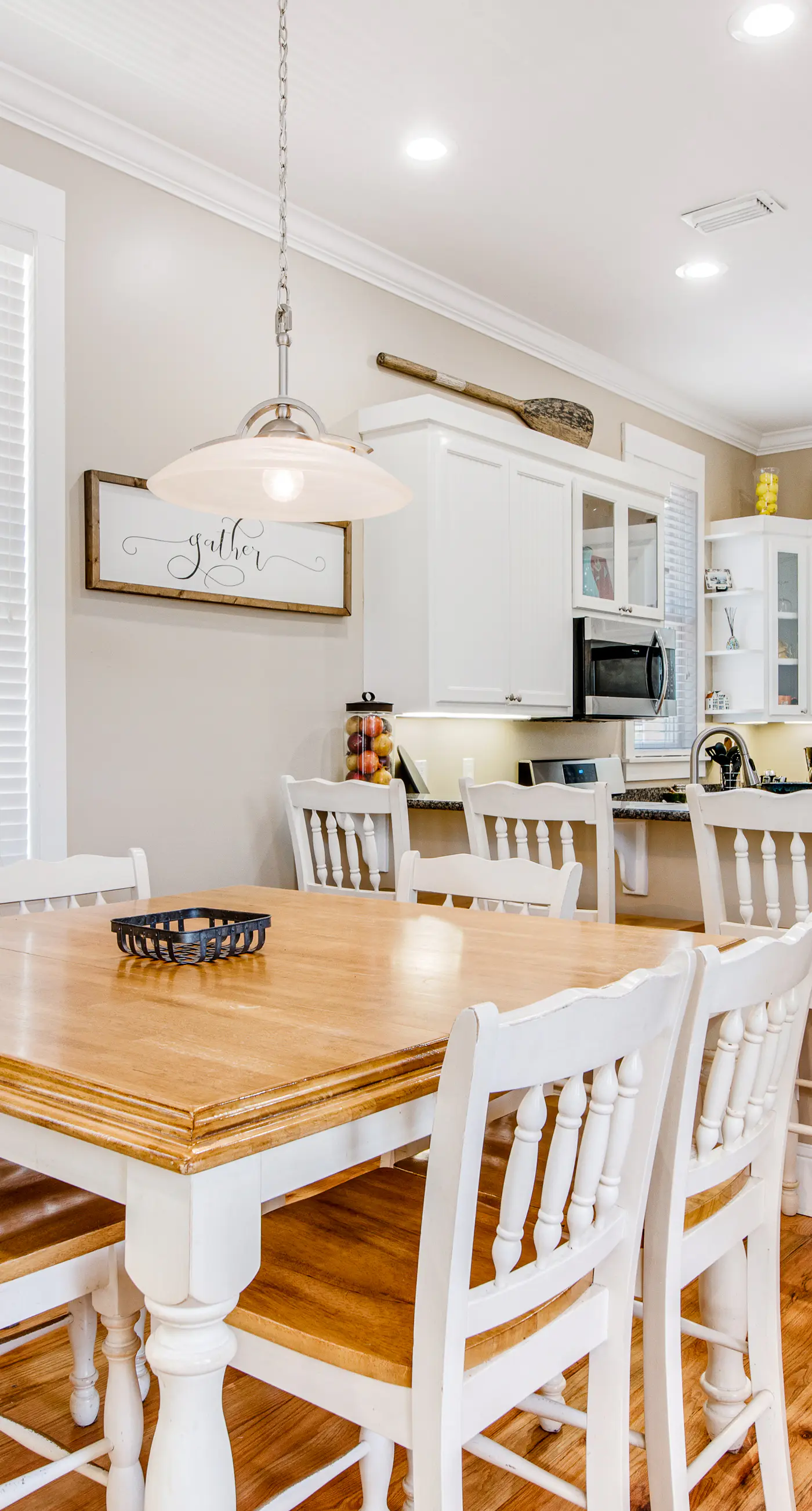 Beautiful, dog-friendly home with shared pools & complimentary beach chairs