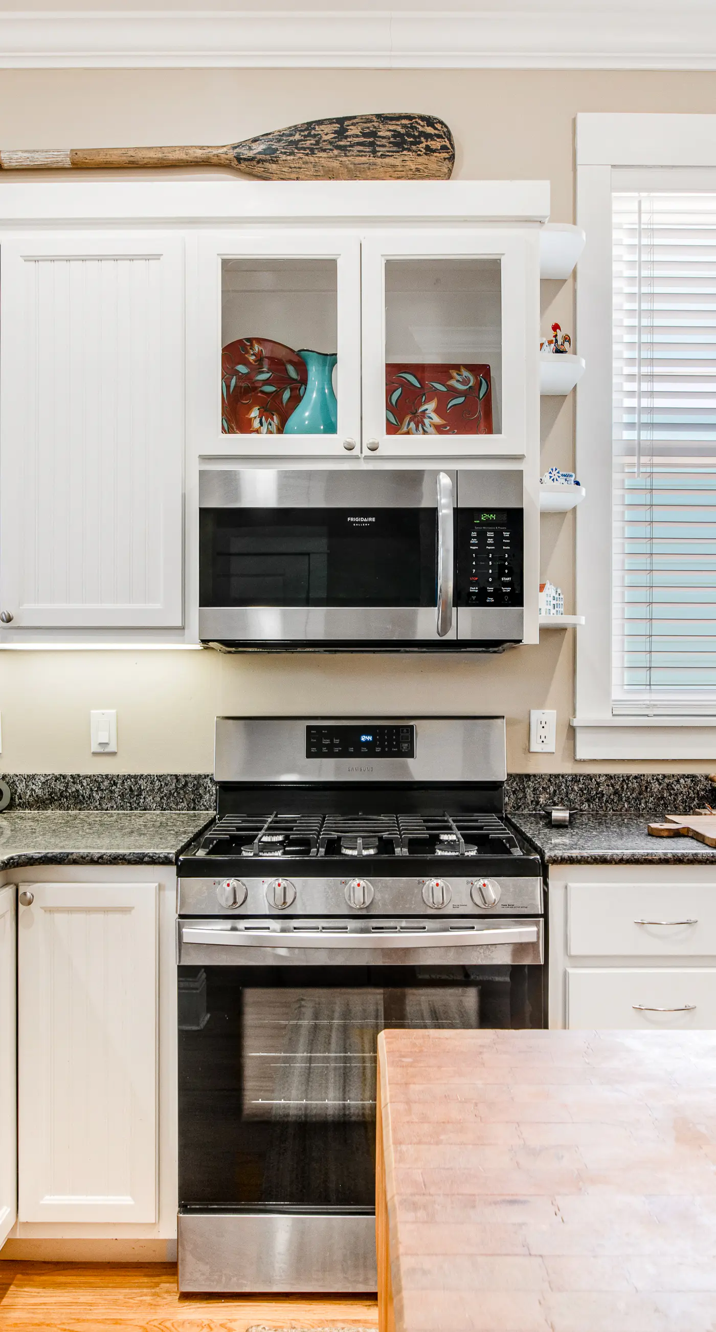 Beautiful, dog-friendly home with shared pools & complimentary beach chairs