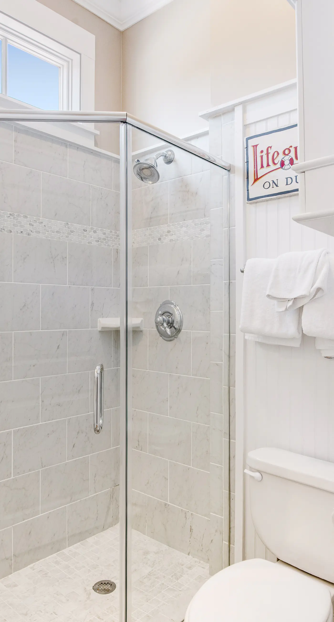 Beautiful, dog-friendly home with shared pools & complimentary beach chairs