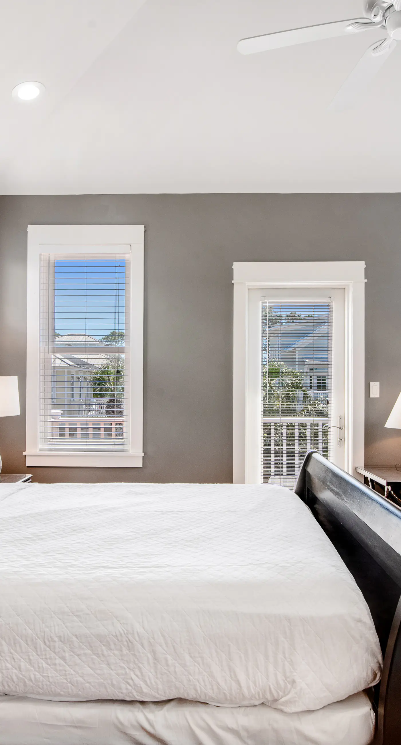Beautiful, dog-friendly home with shared pools & complimentary beach chairs