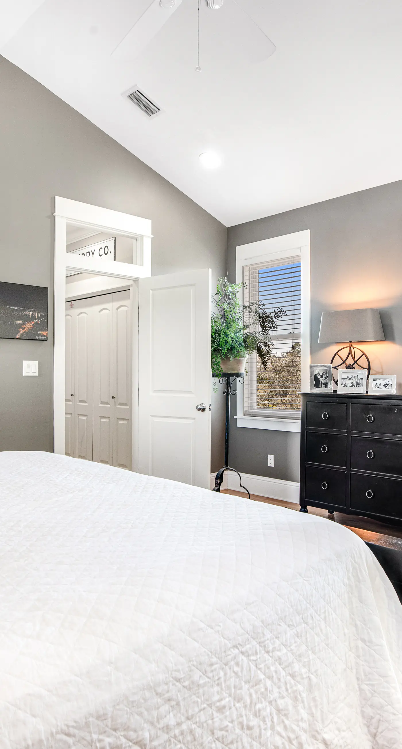 Beautiful, dog-friendly home with shared pools & complimentary beach chairs