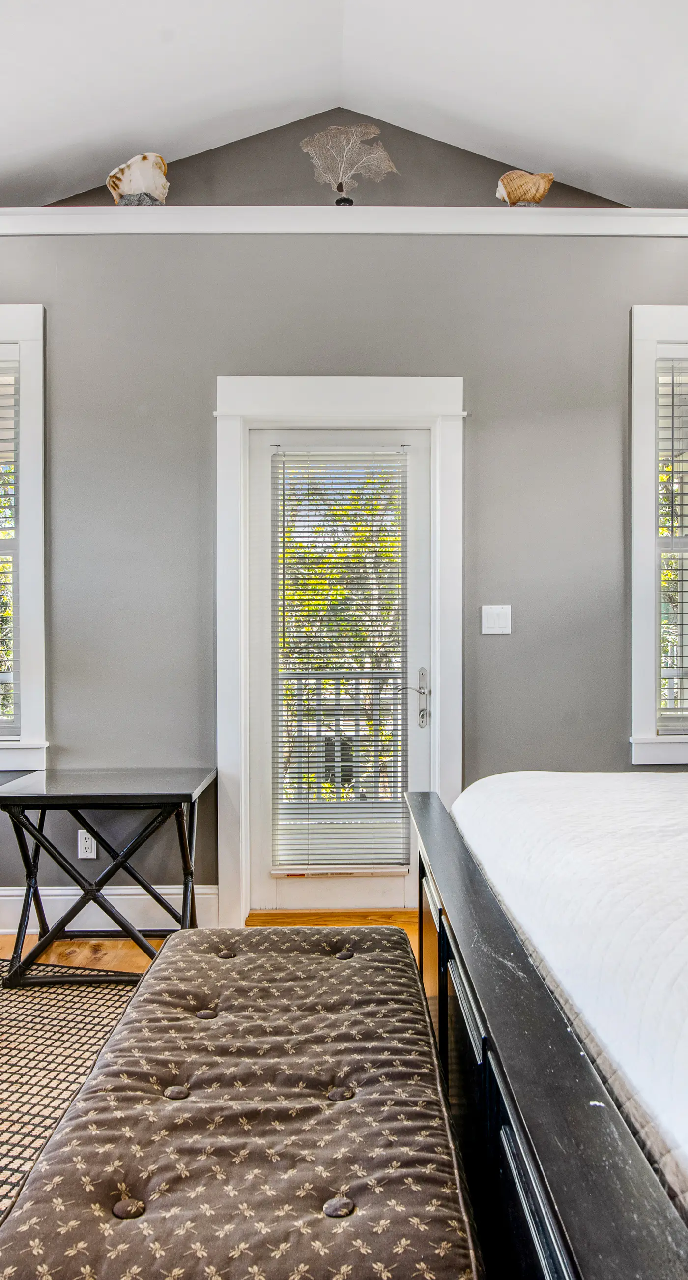 Beautiful, dog-friendly home with shared pools & complimentary beach chairs