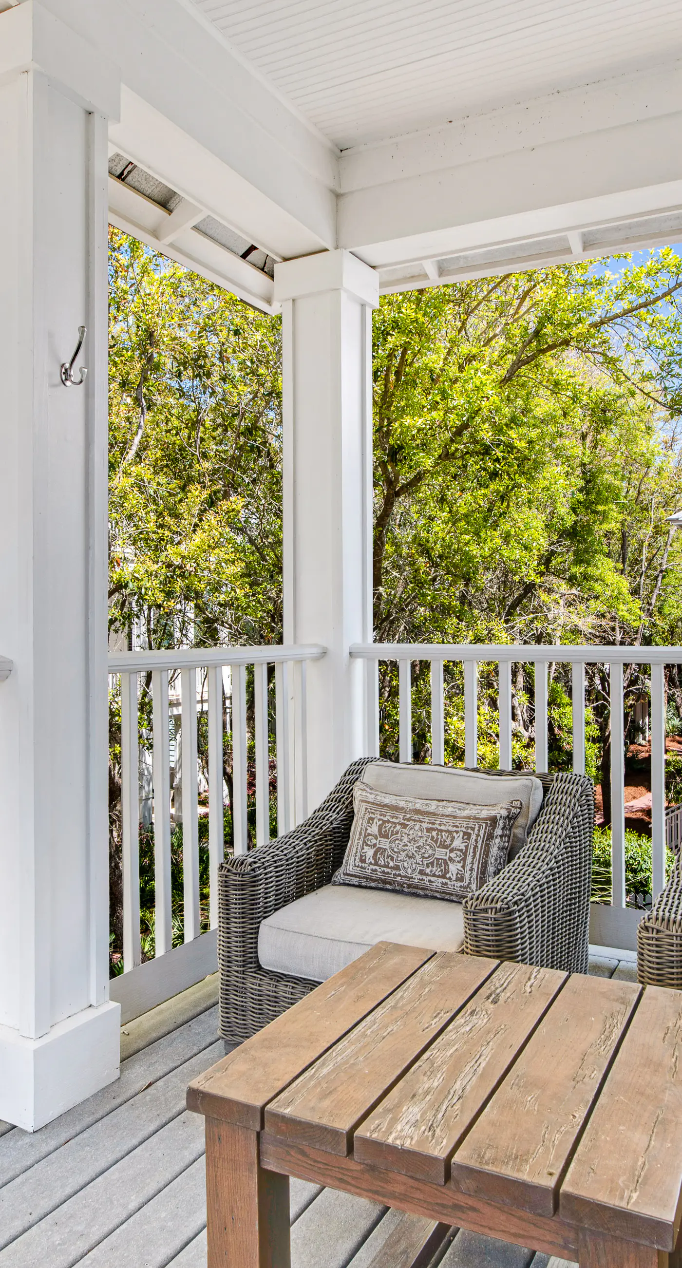 Beautiful, dog-friendly home with shared pools & complimentary beach chairs