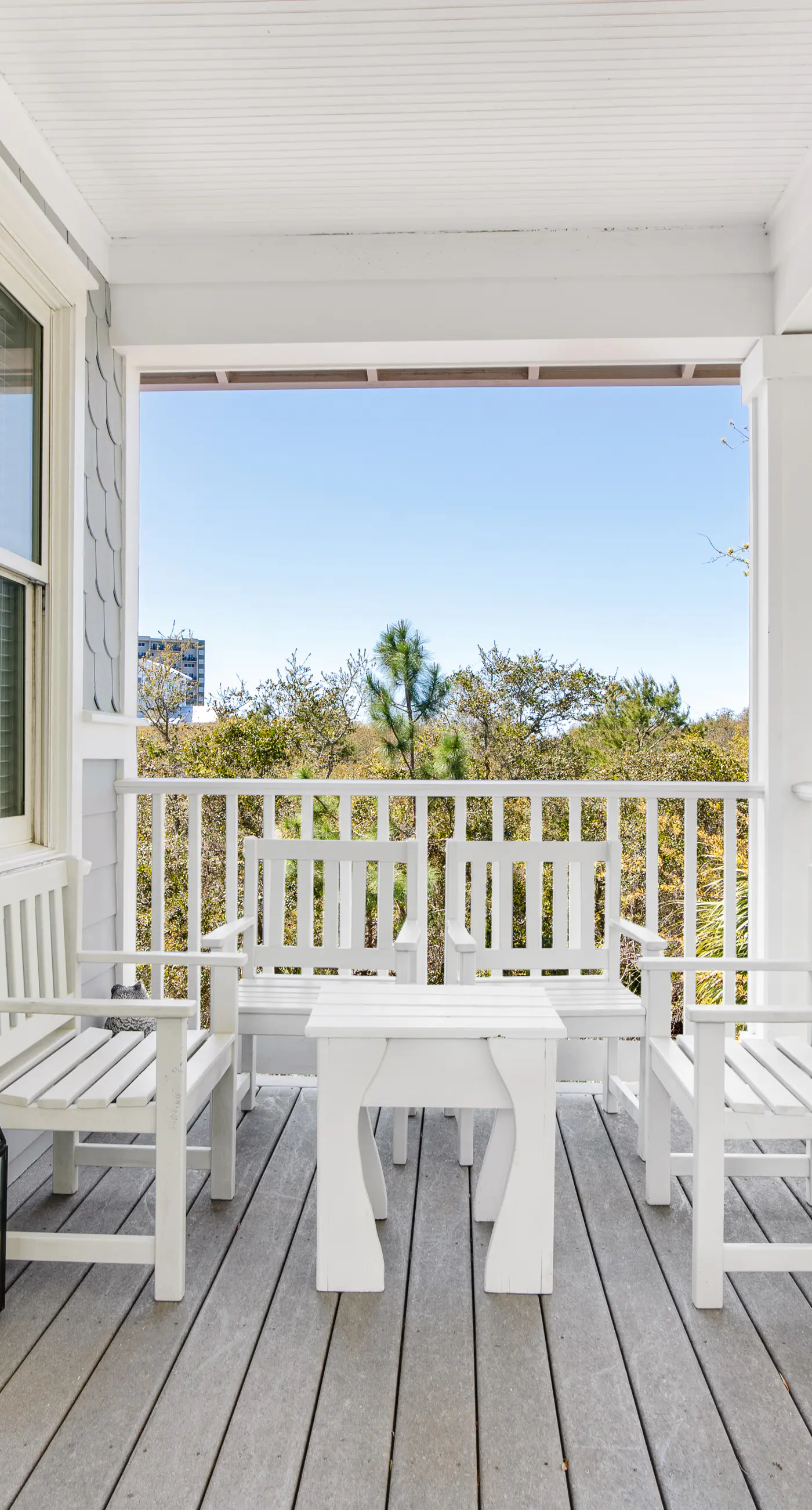 Beautiful, dog-friendly home with shared pools & complimentary beach chairs
