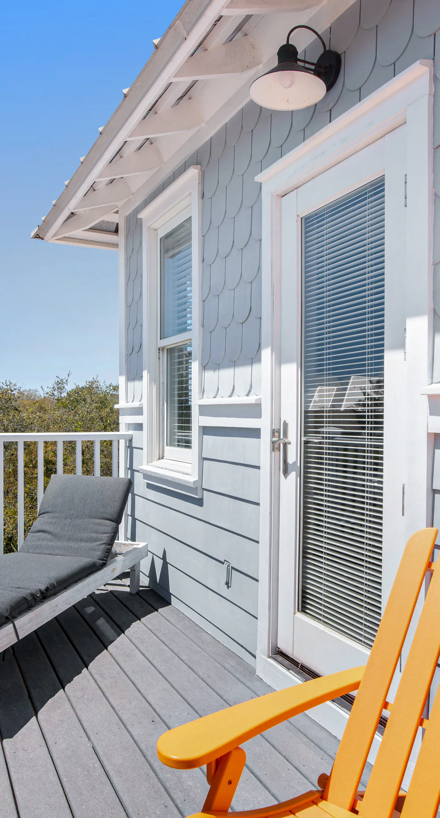Beautiful, dog-friendly home with shared pools & complimentary beach chairs