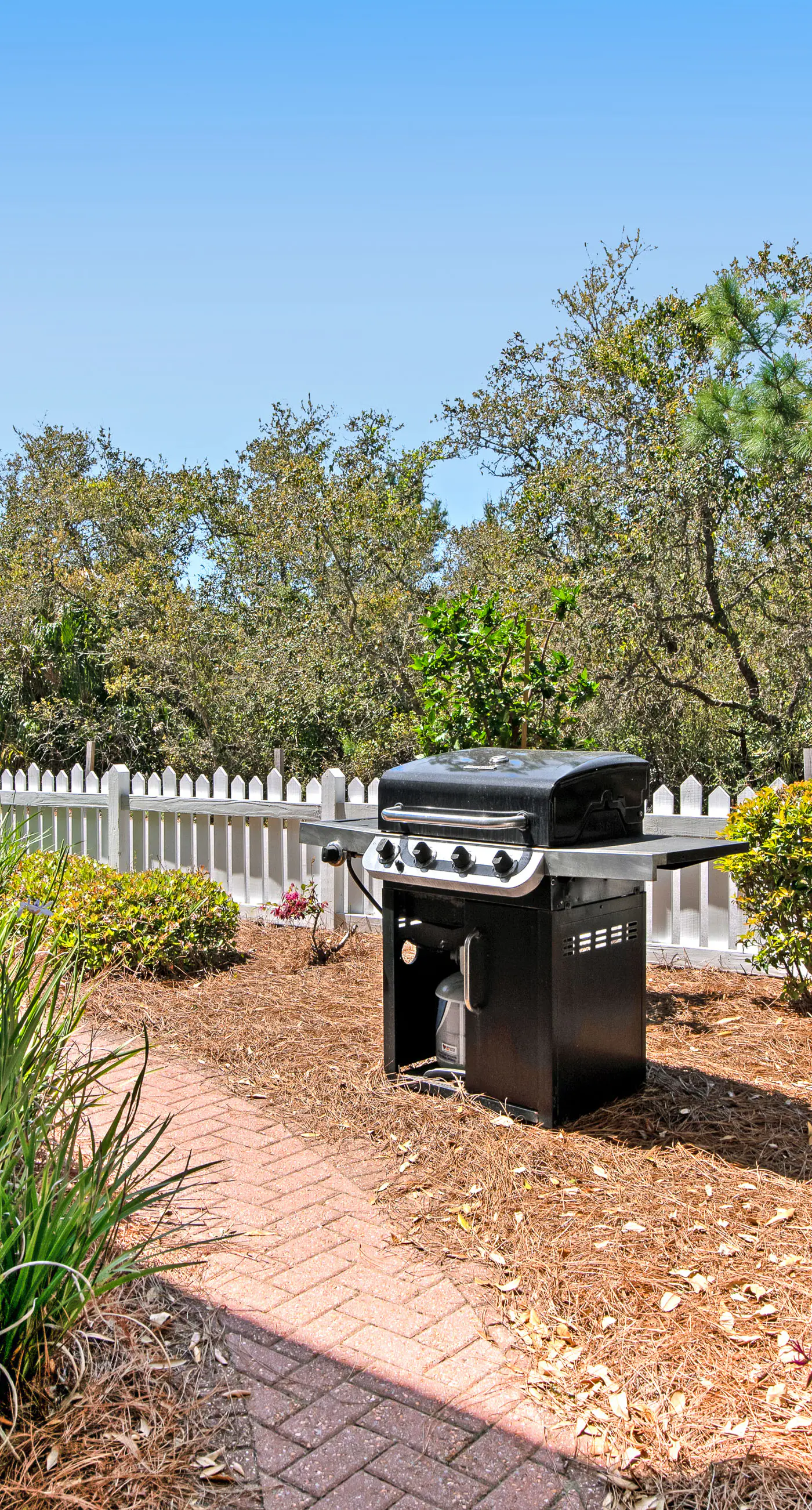 Beautiful, dog-friendly home with shared pools & complimentary beach chairs