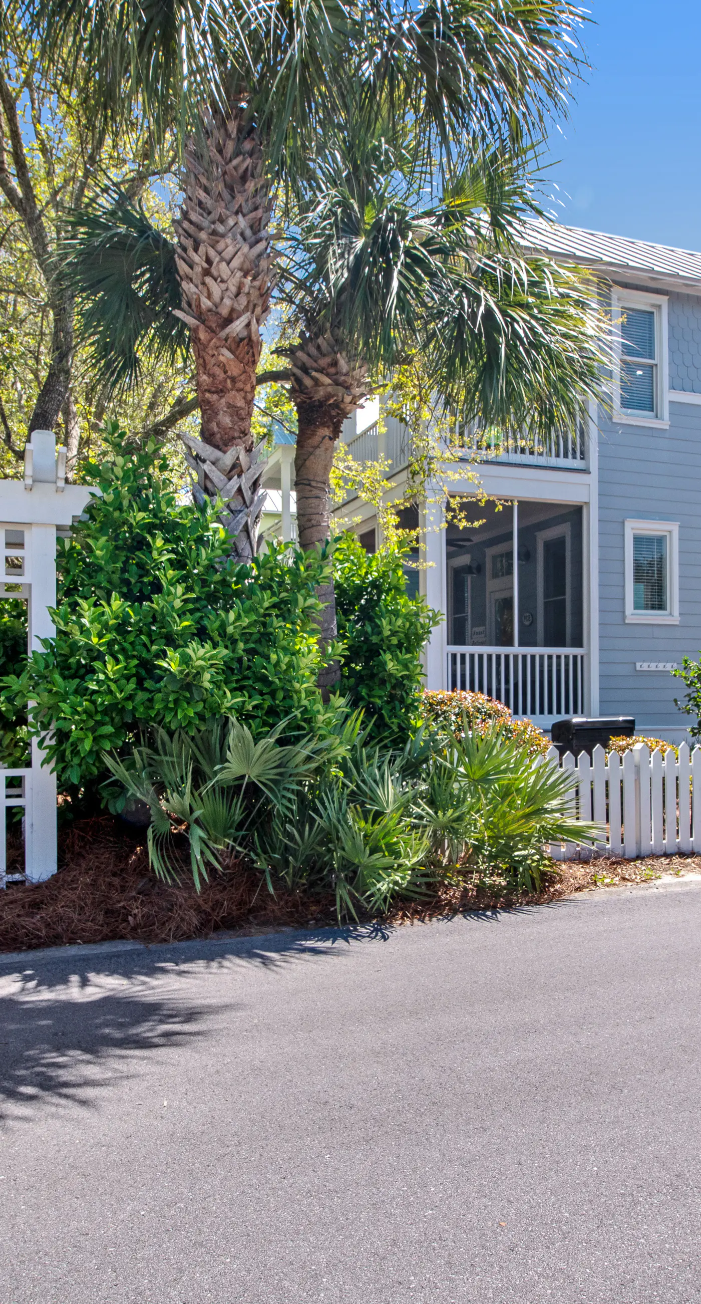 Beautiful, dog-friendly home with shared pools & complimentary beach chairs